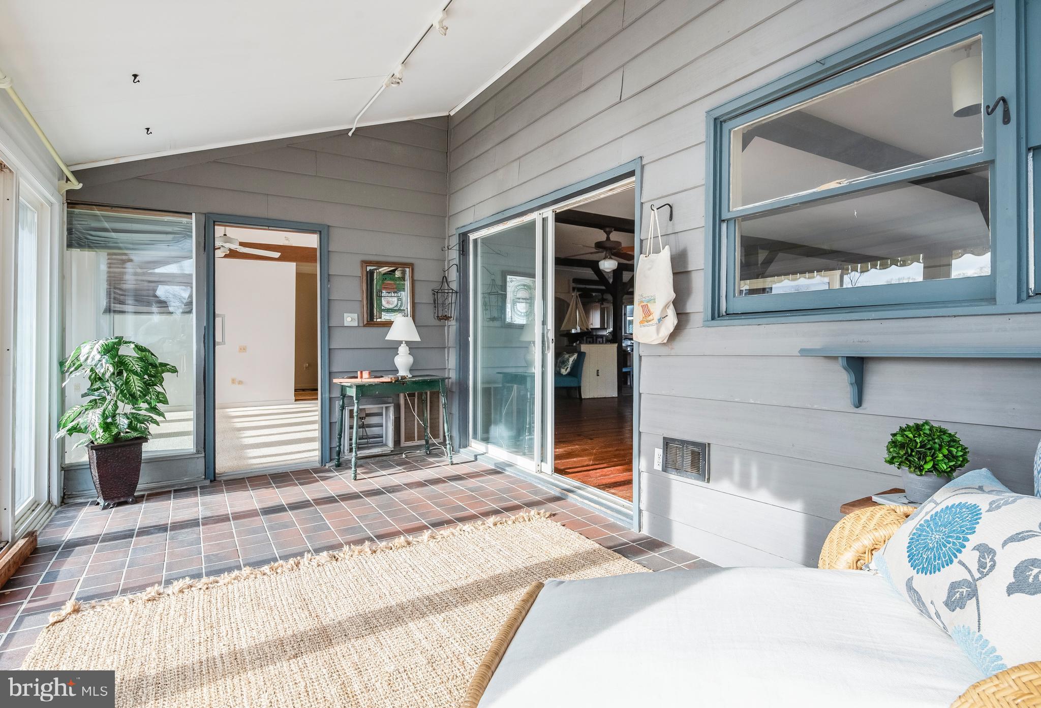 ANNAPOLIS ROADS - Residential