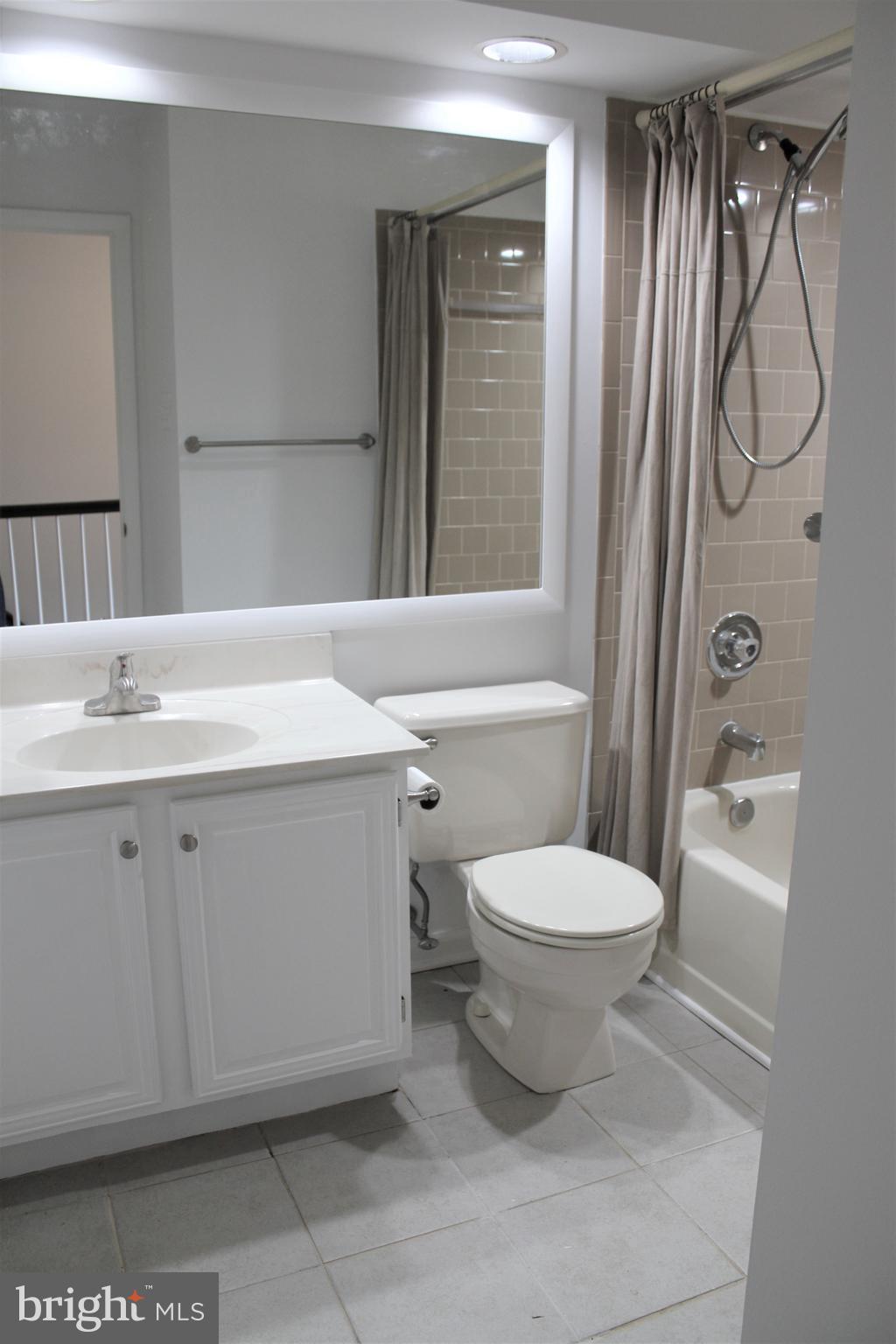 COPPERFIELD AT FIVE FRM - Residential Lease