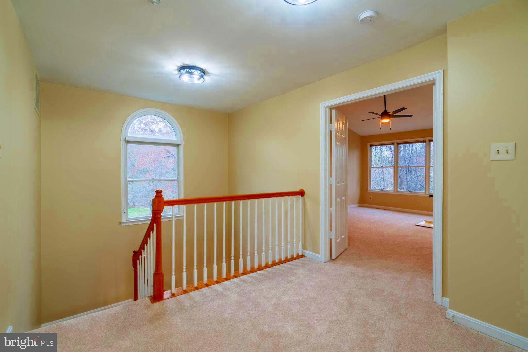 LAKE HALLOWELL - Residential