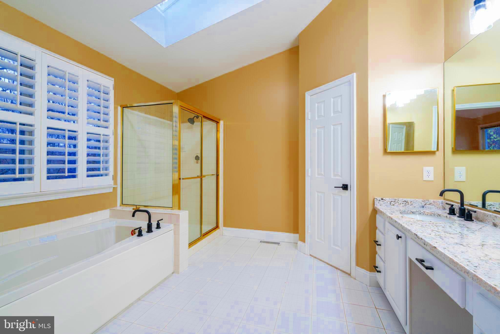 LAKE HALLOWELL - Residential