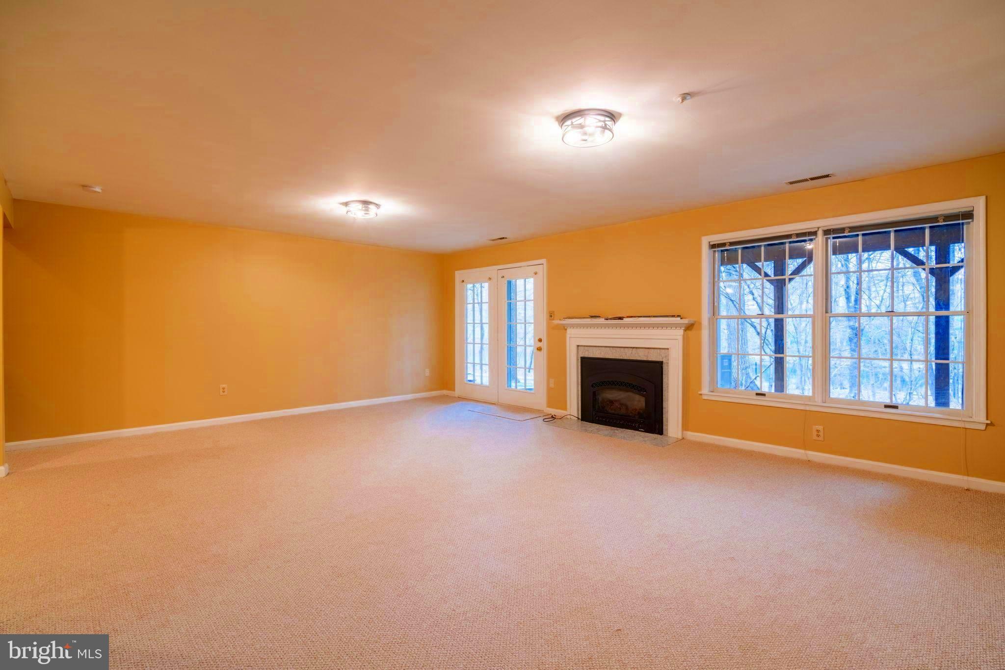 LAKE HALLOWELL - Residential