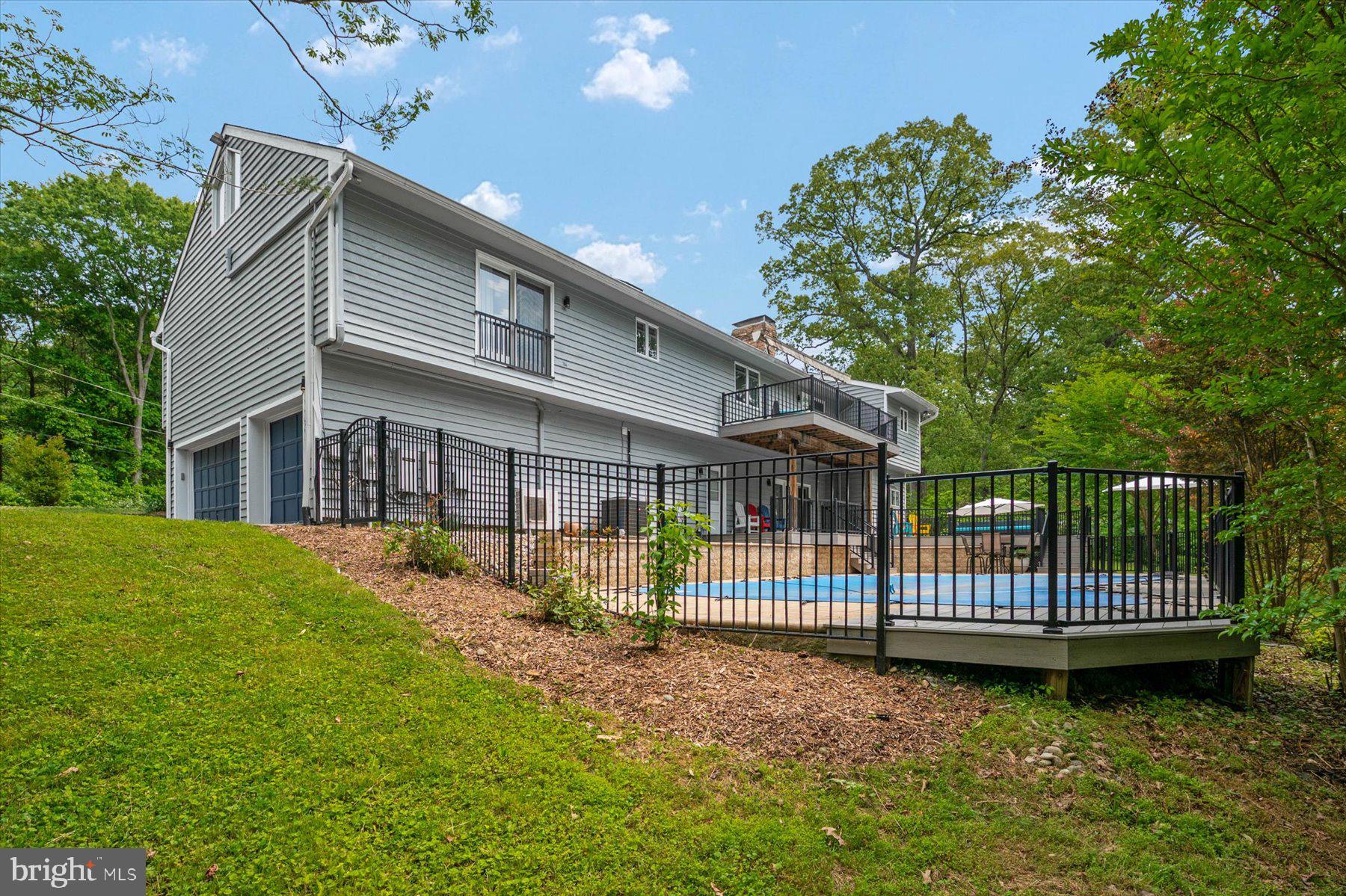 LAKE SHORE - Residential