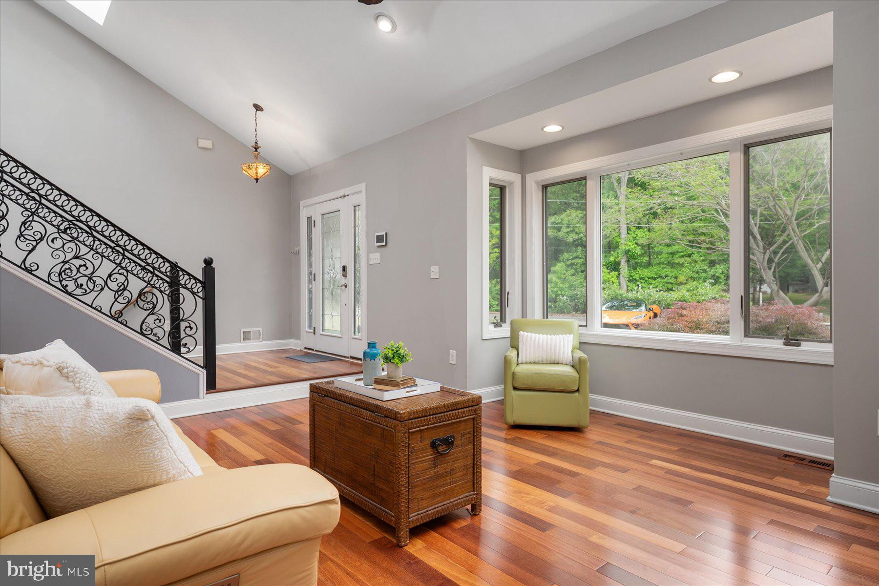 LAKE SHORE - Residential