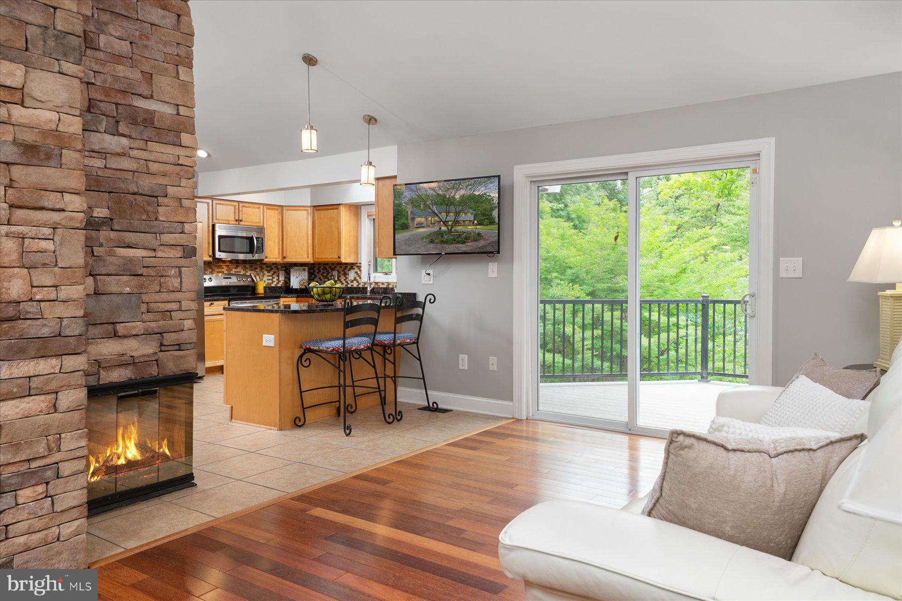 LAKE SHORE - Residential