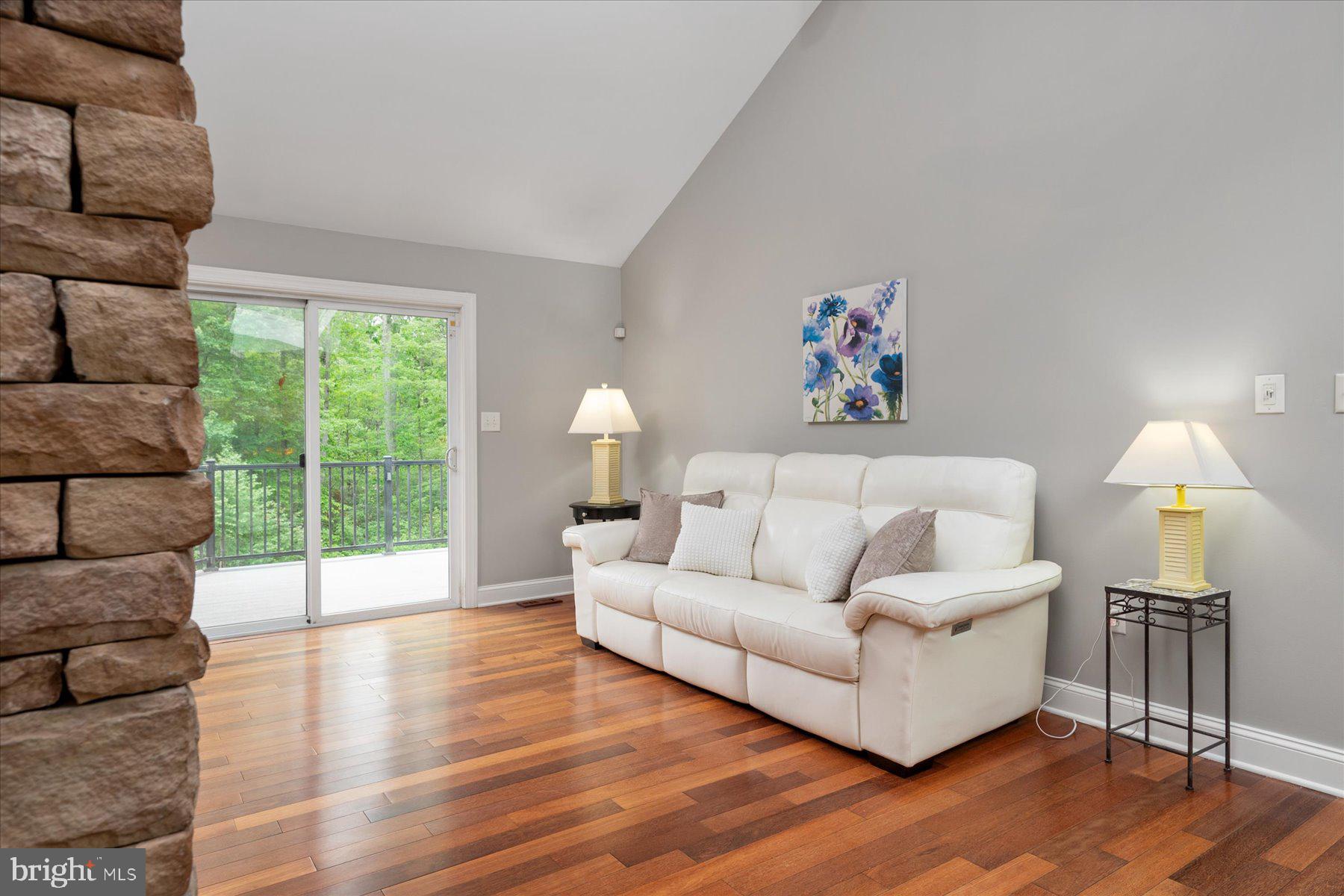 LAKE SHORE - Residential