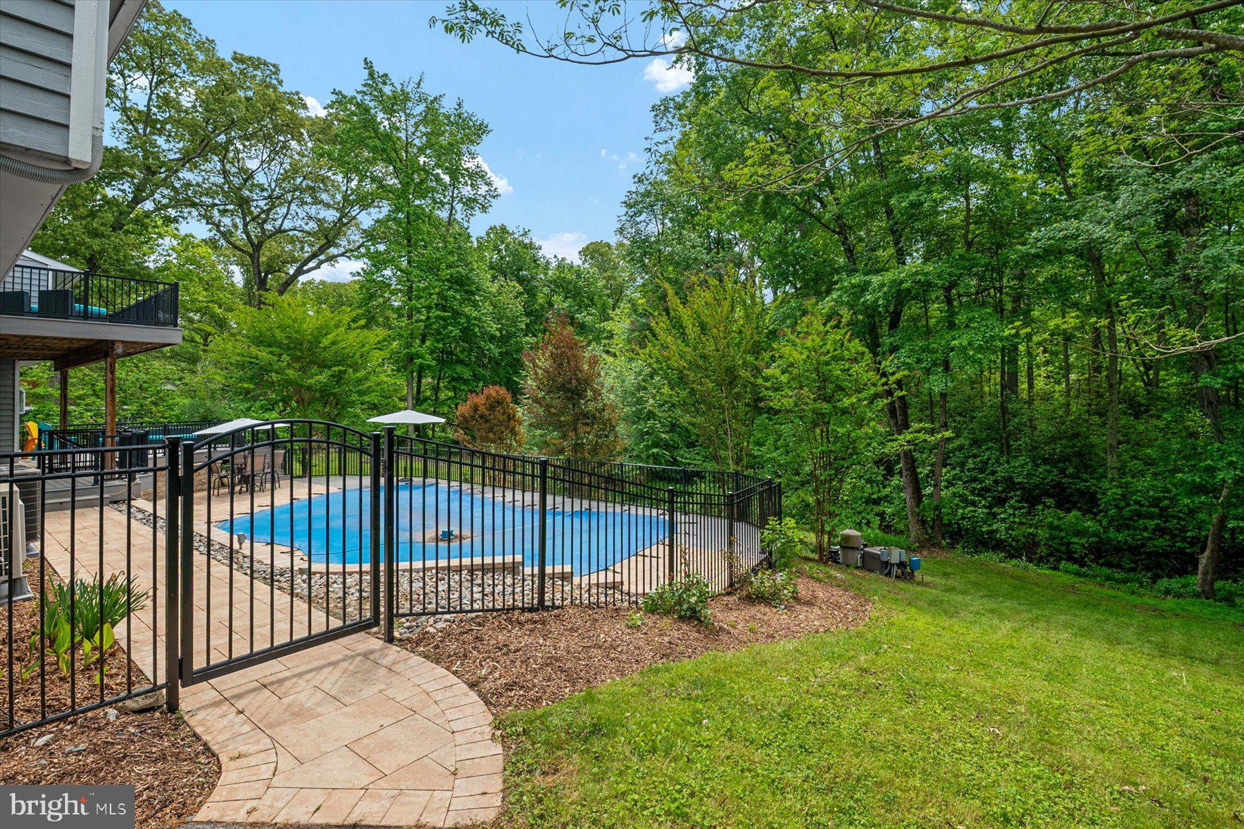 LAKE SHORE - Residential