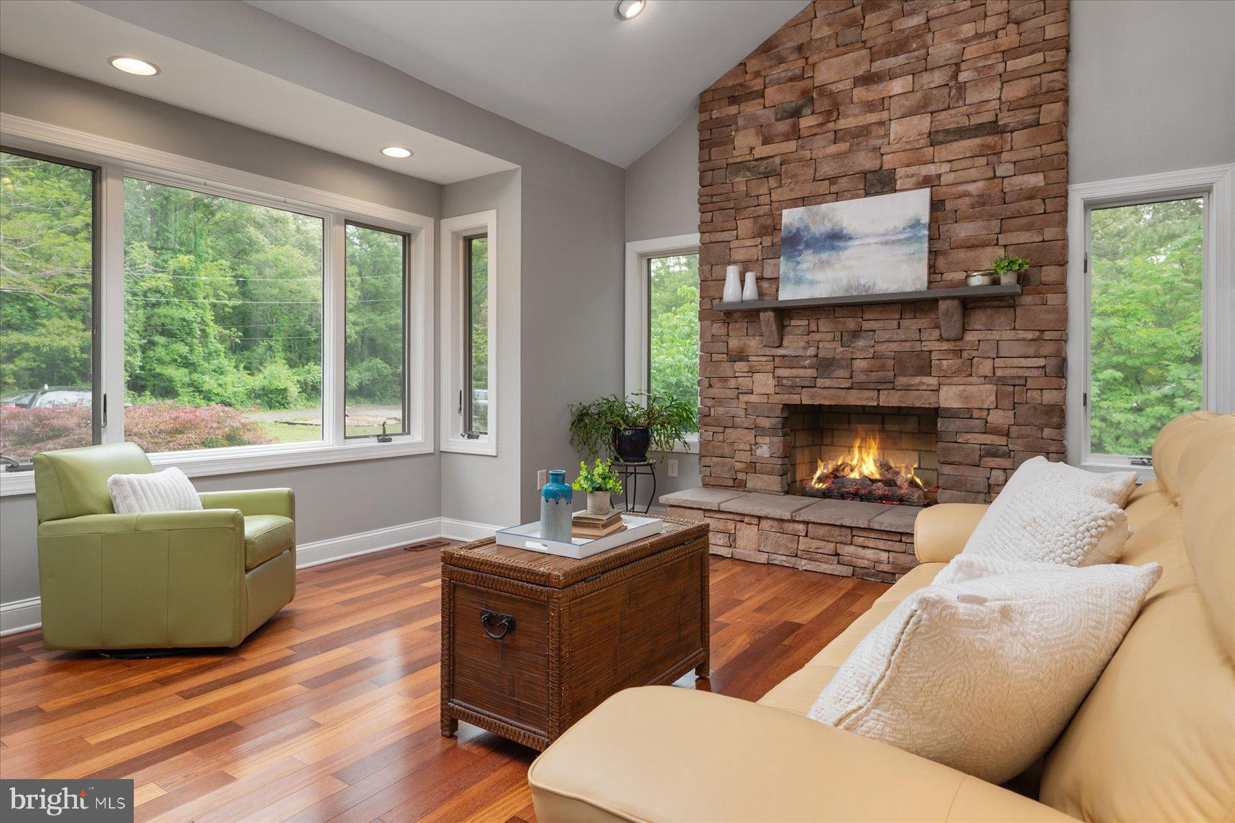 LAKE SHORE - Residential