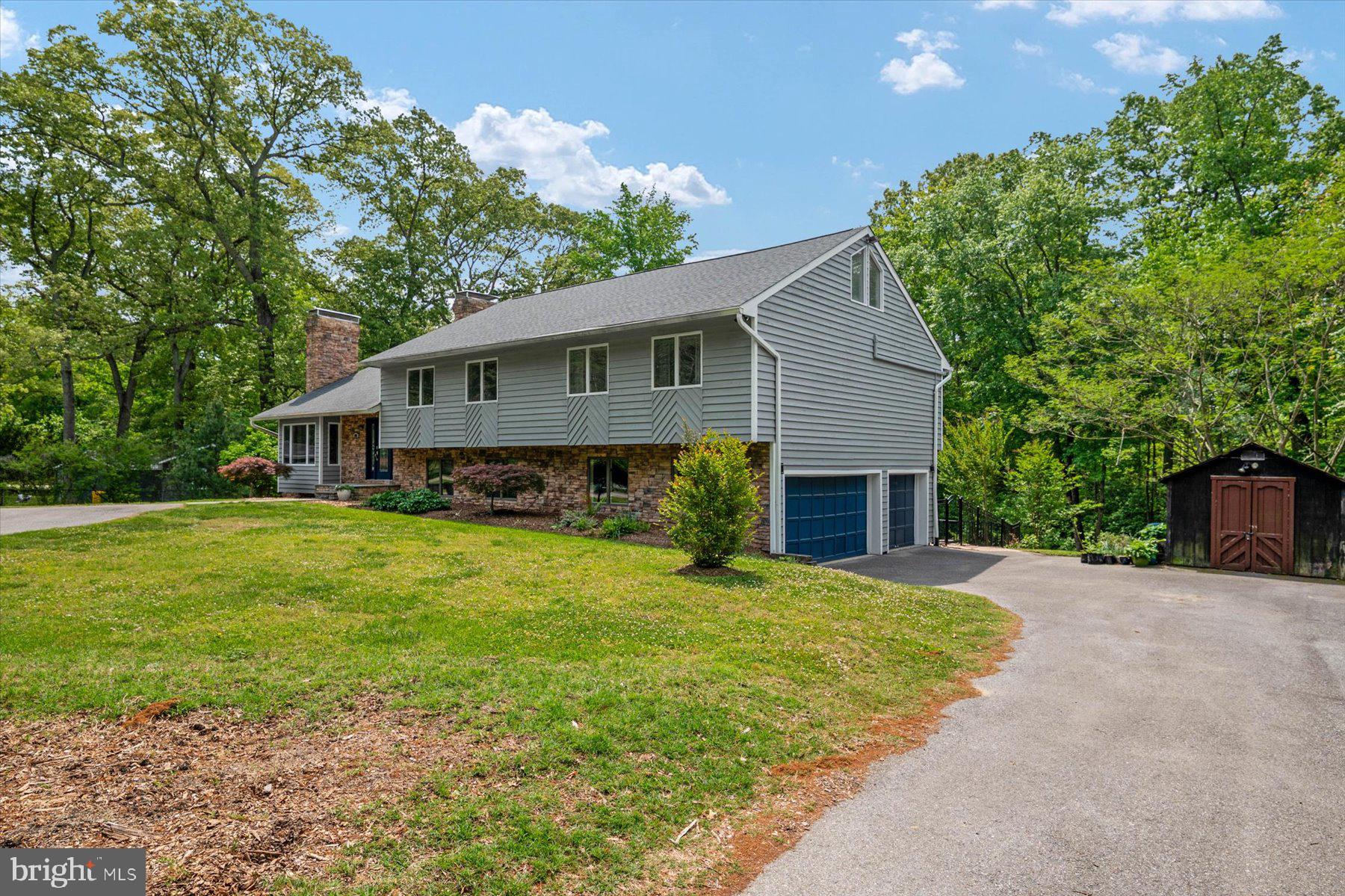 LAKE SHORE - Residential