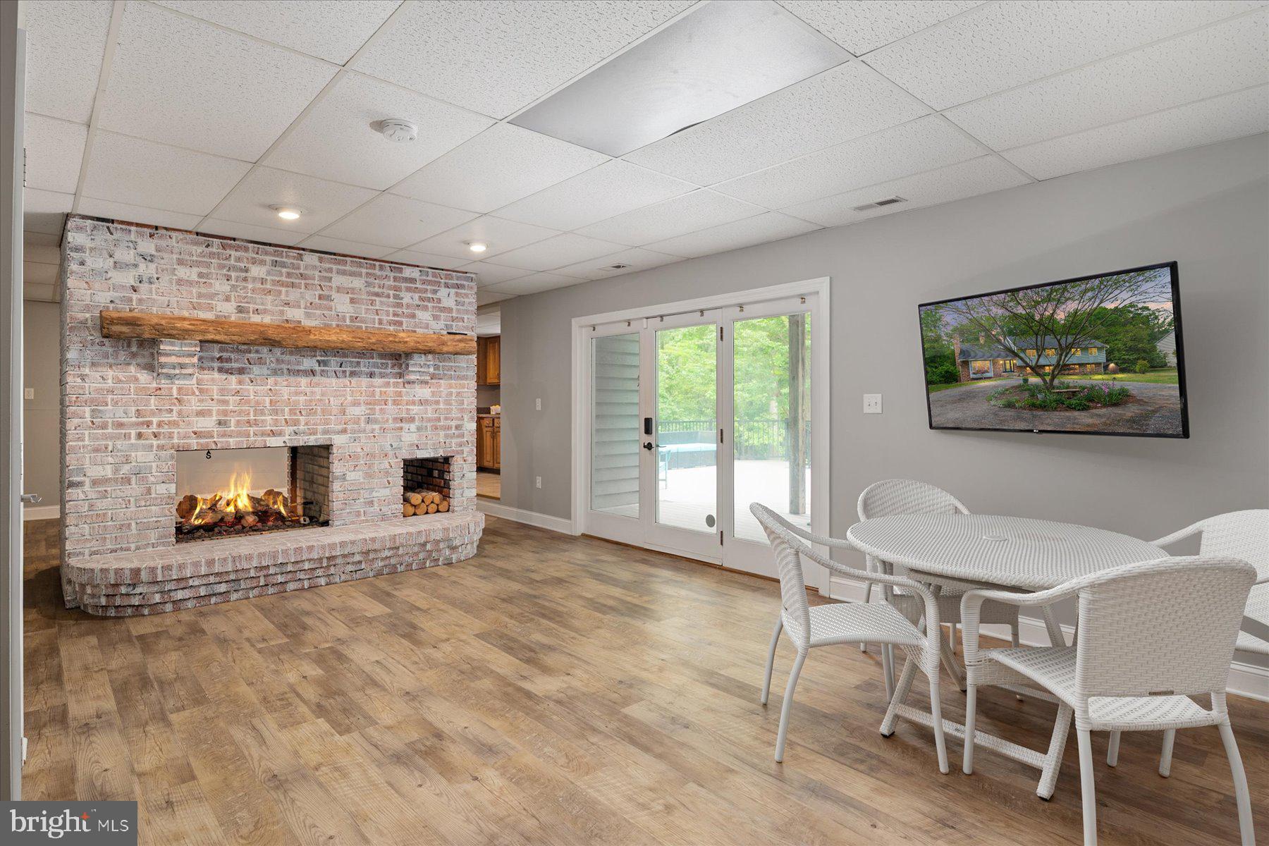 LAKE SHORE - Residential