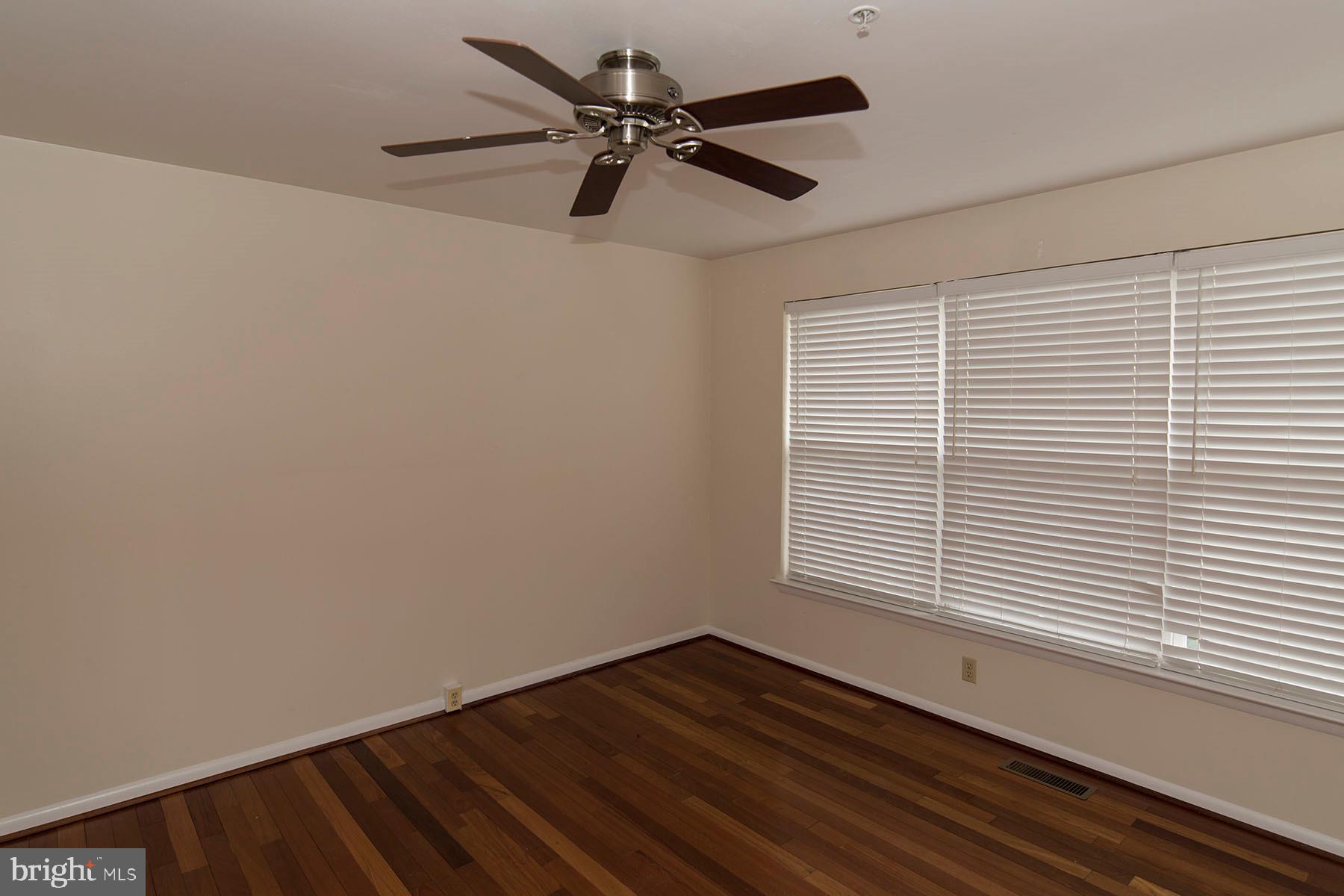 ASHBURN VILLAGE - Residential Lease