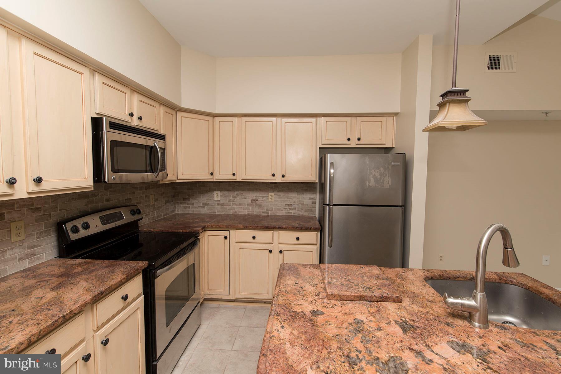 ASHBURN VILLAGE - Residential Lease