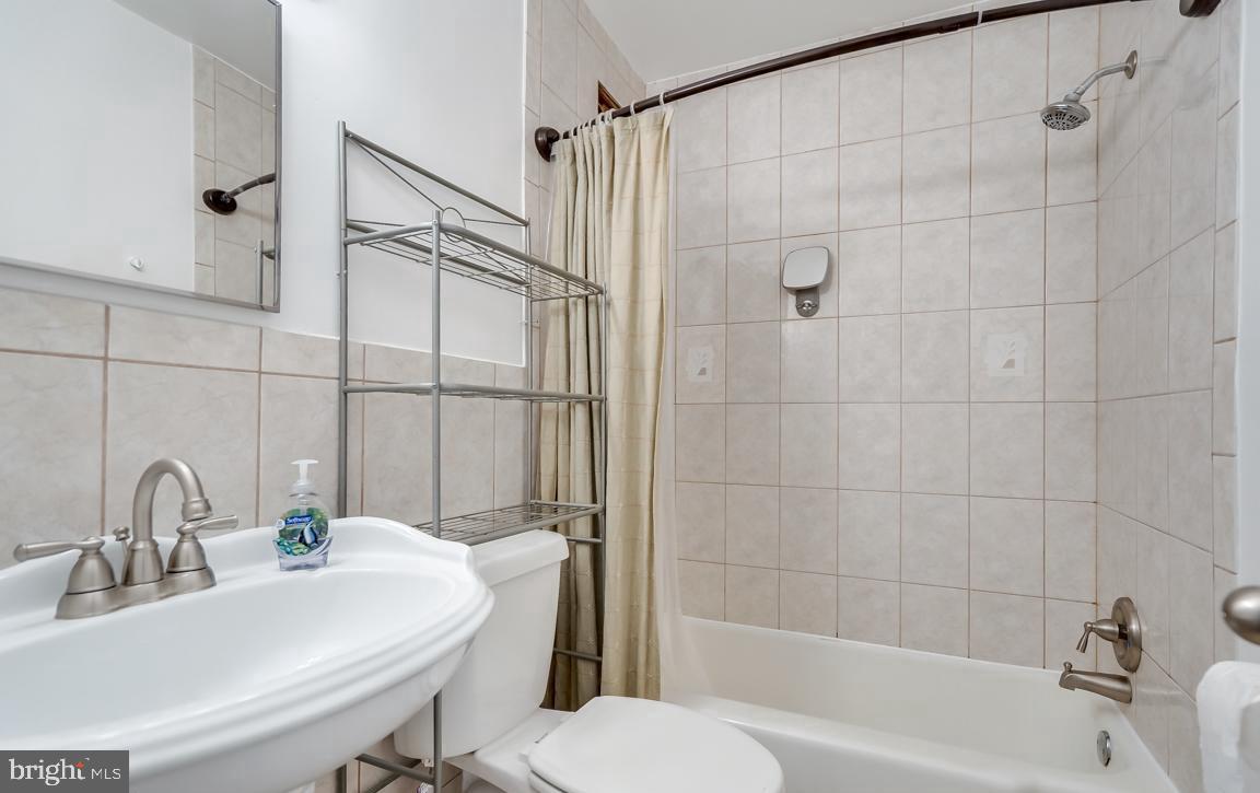 MONTGOMERY CENTURY - Residential Lease