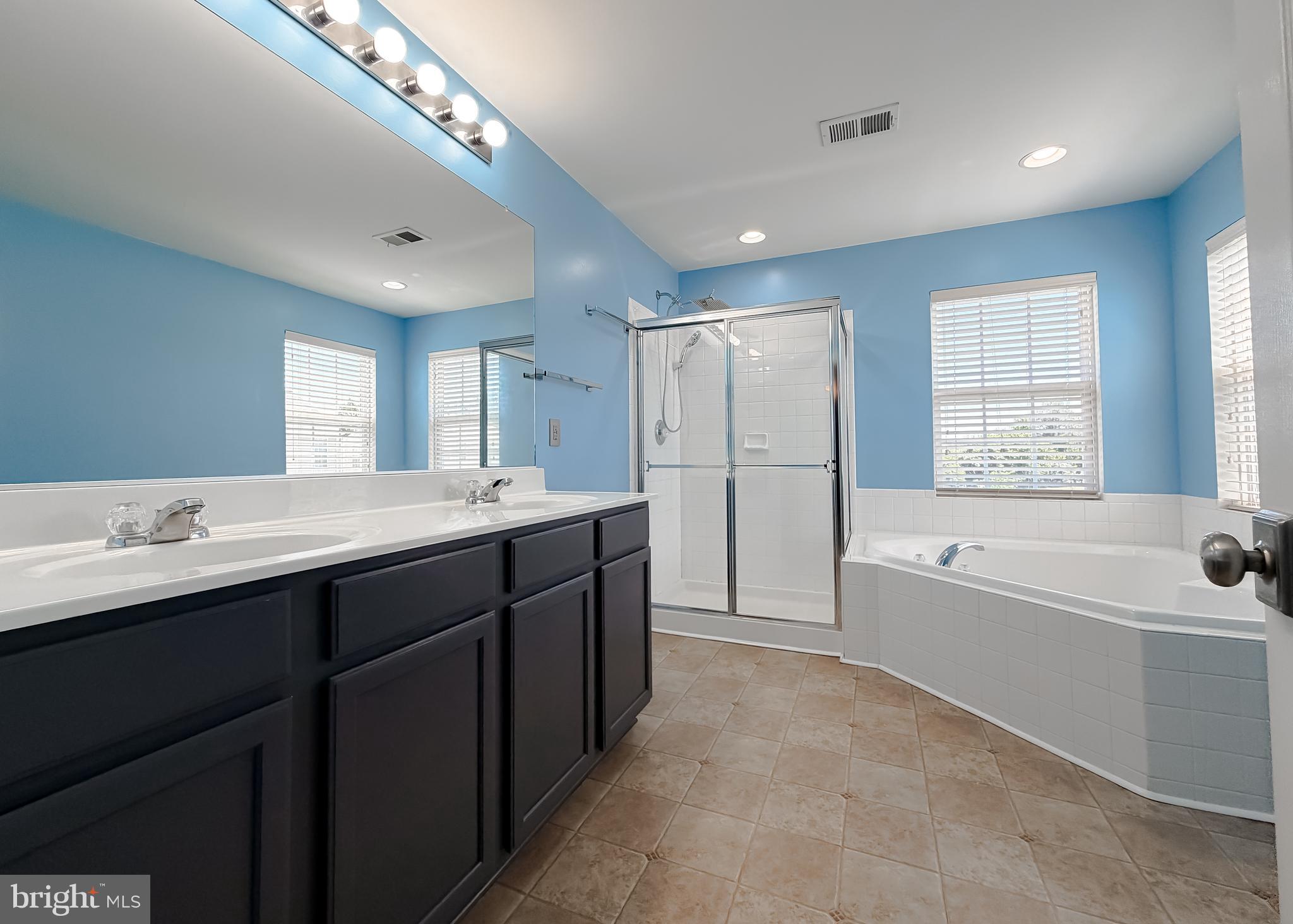 WESTBURY - Residential