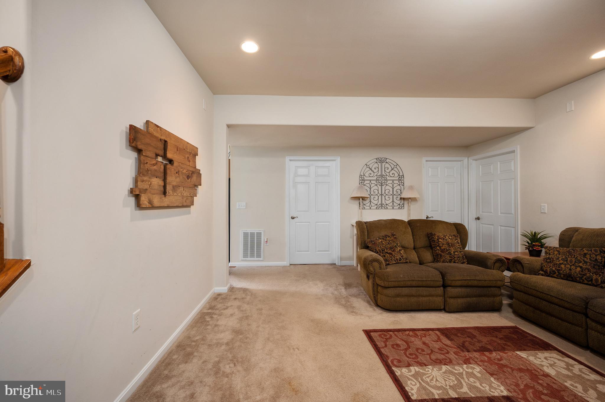 EQUESTRIAN ESTATES - Residential