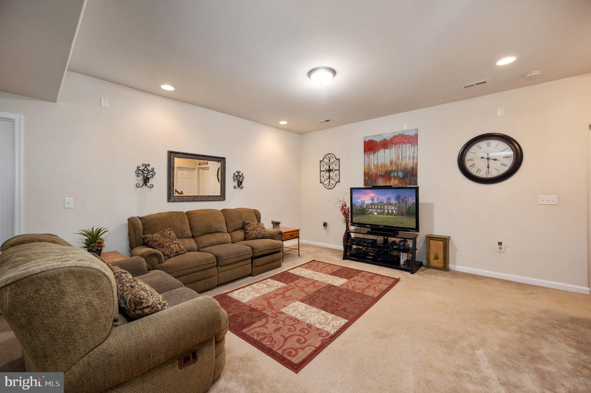 EQUESTRIAN ESTATES - Residential