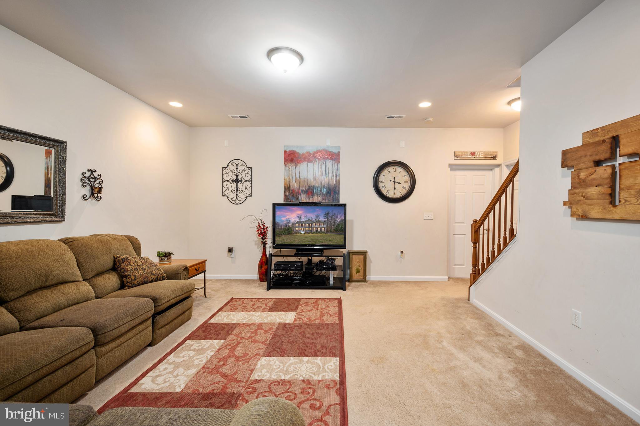 EQUESTRIAN ESTATES - Residential