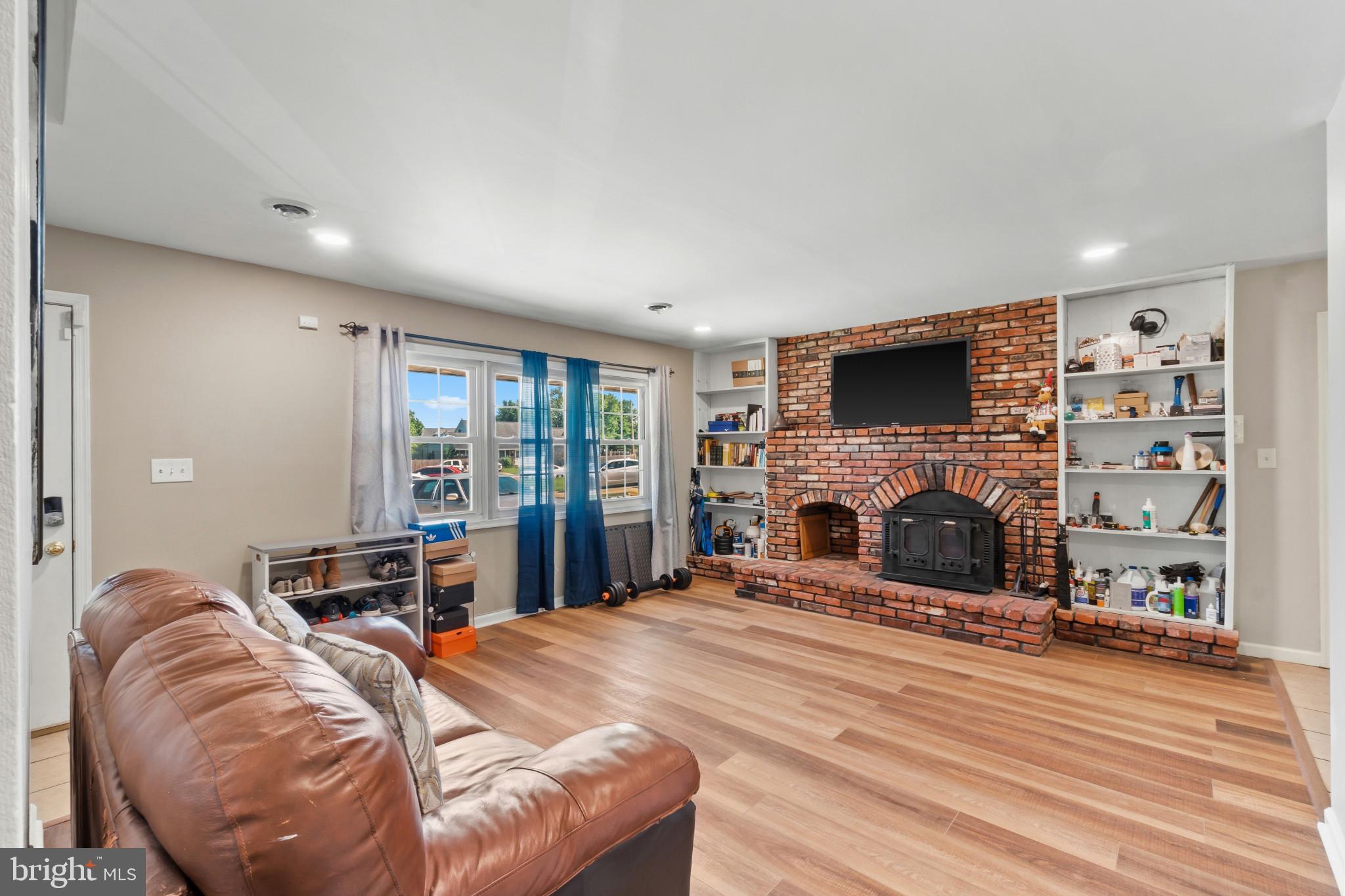 10 N MEADOW DRIVE