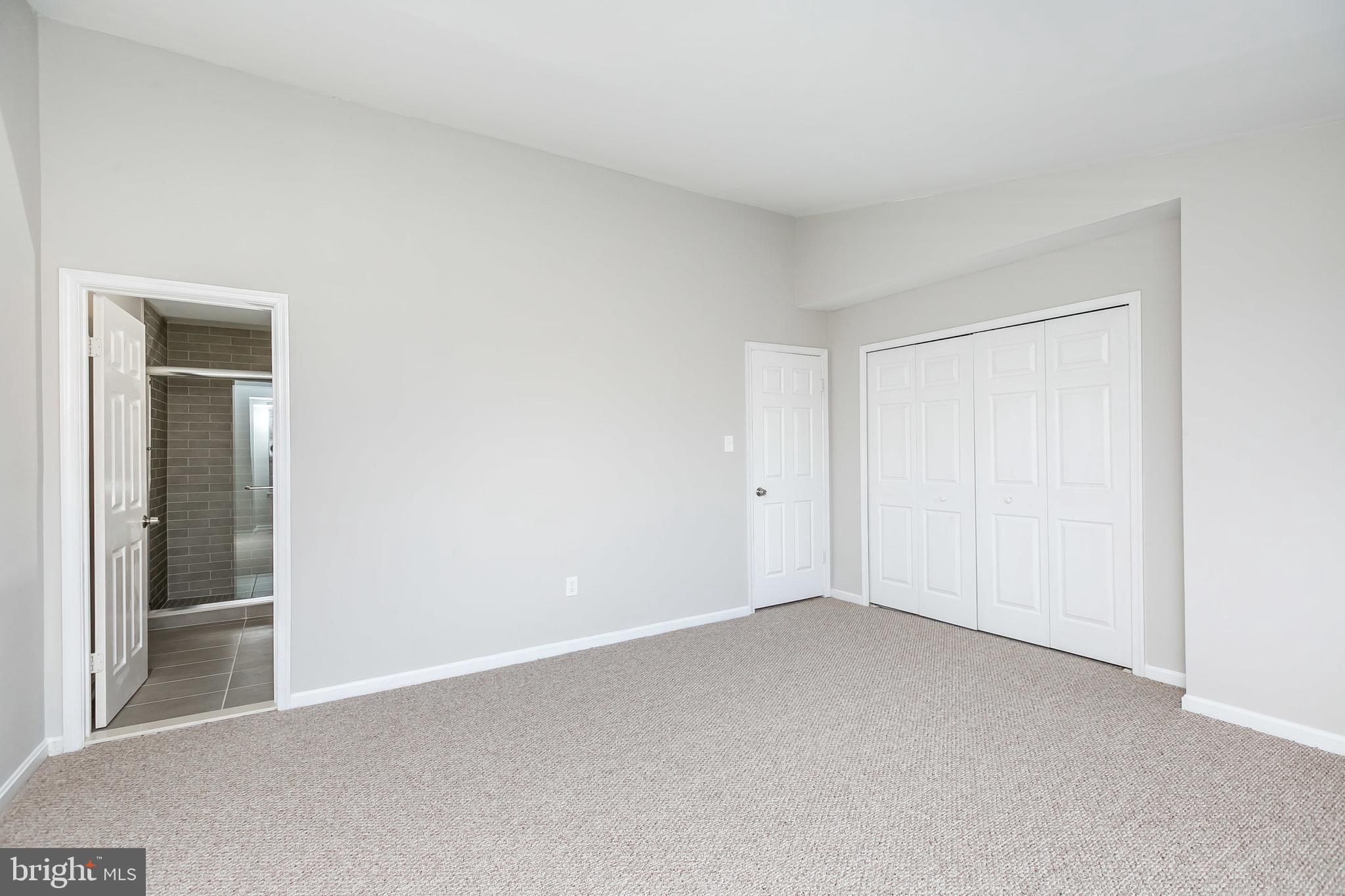 RIVERCHASE - Residential