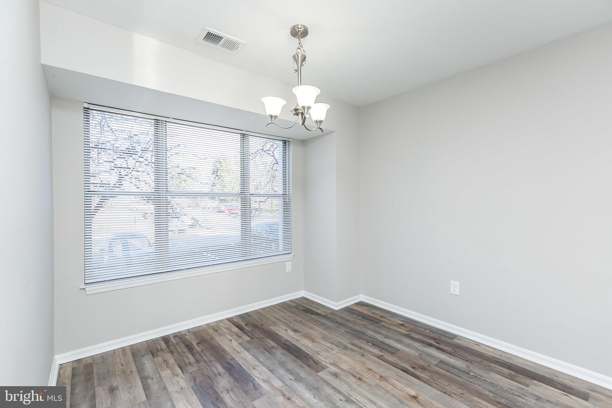 RIVERCHASE - Residential