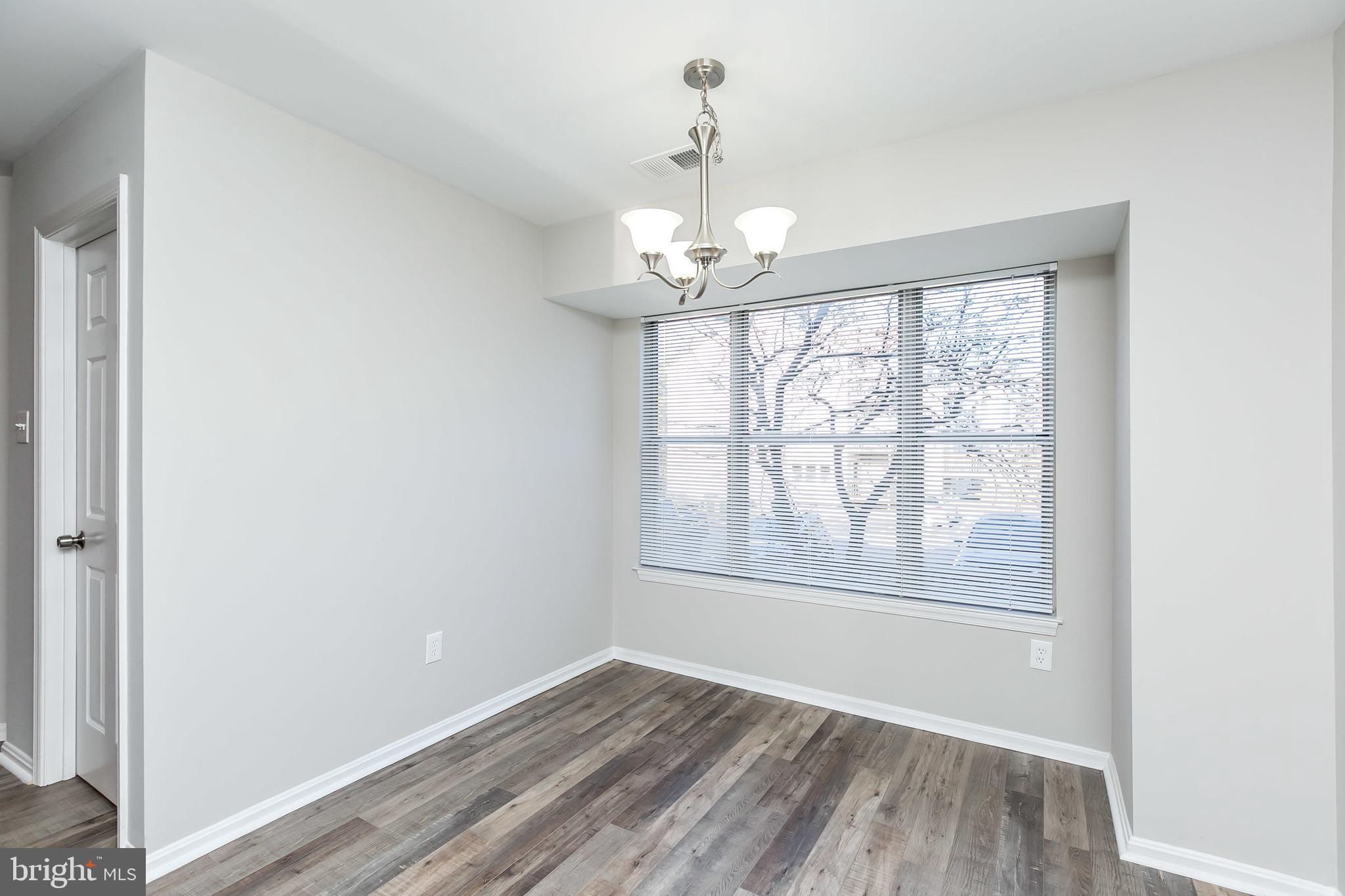 RIVERCHASE - Residential