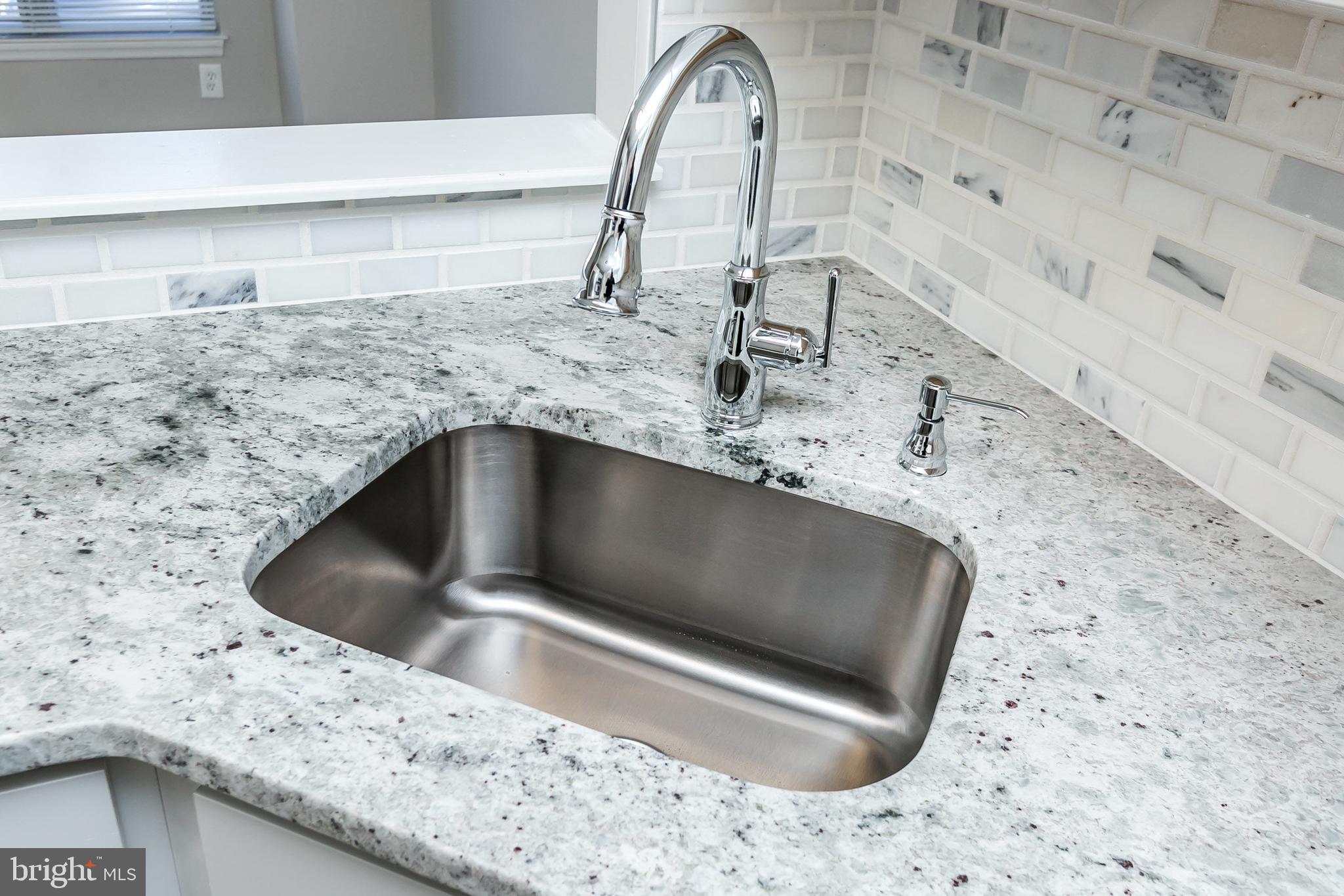 RIVERCHASE - Residential