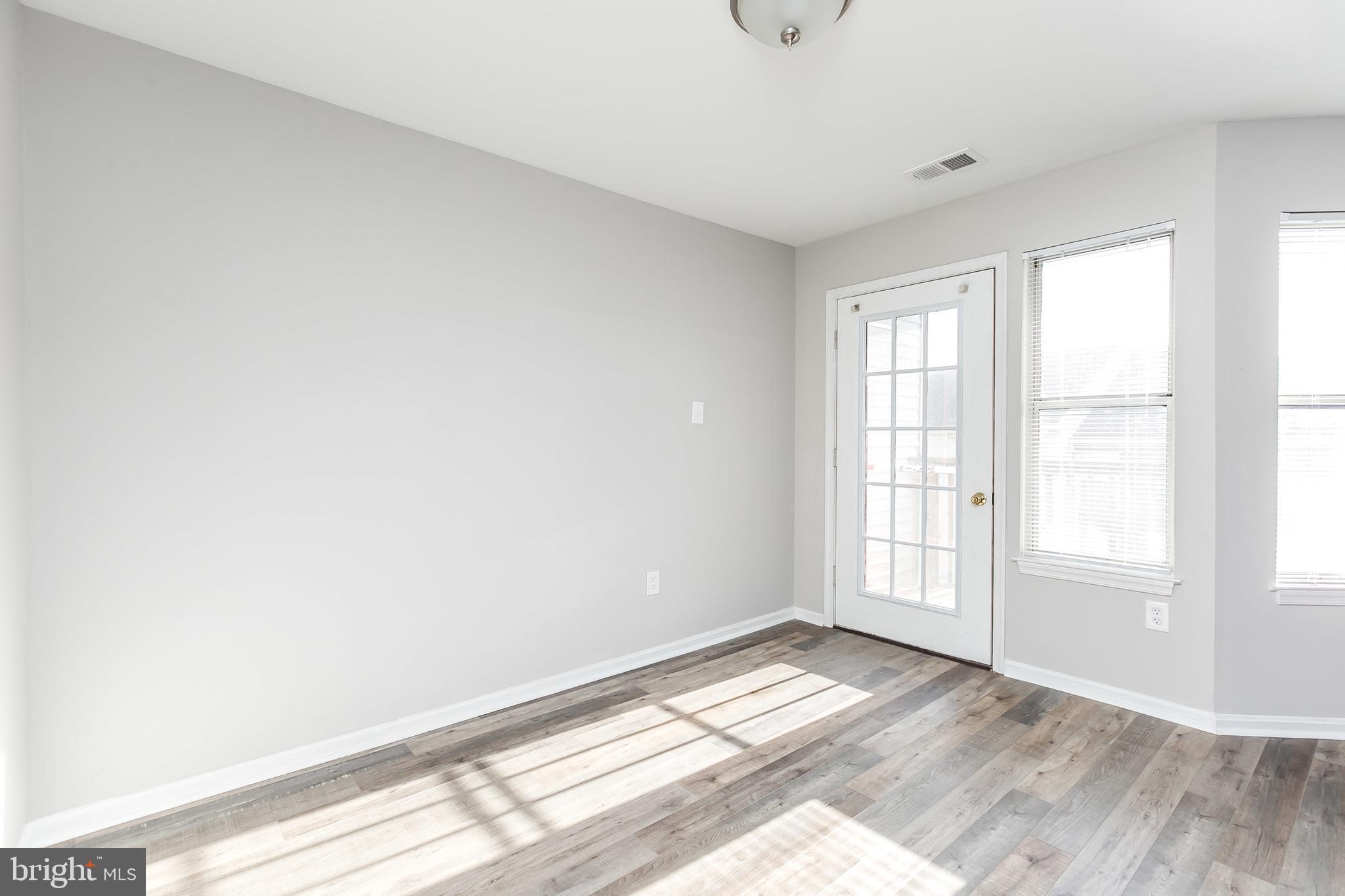 RIVERCHASE - Residential