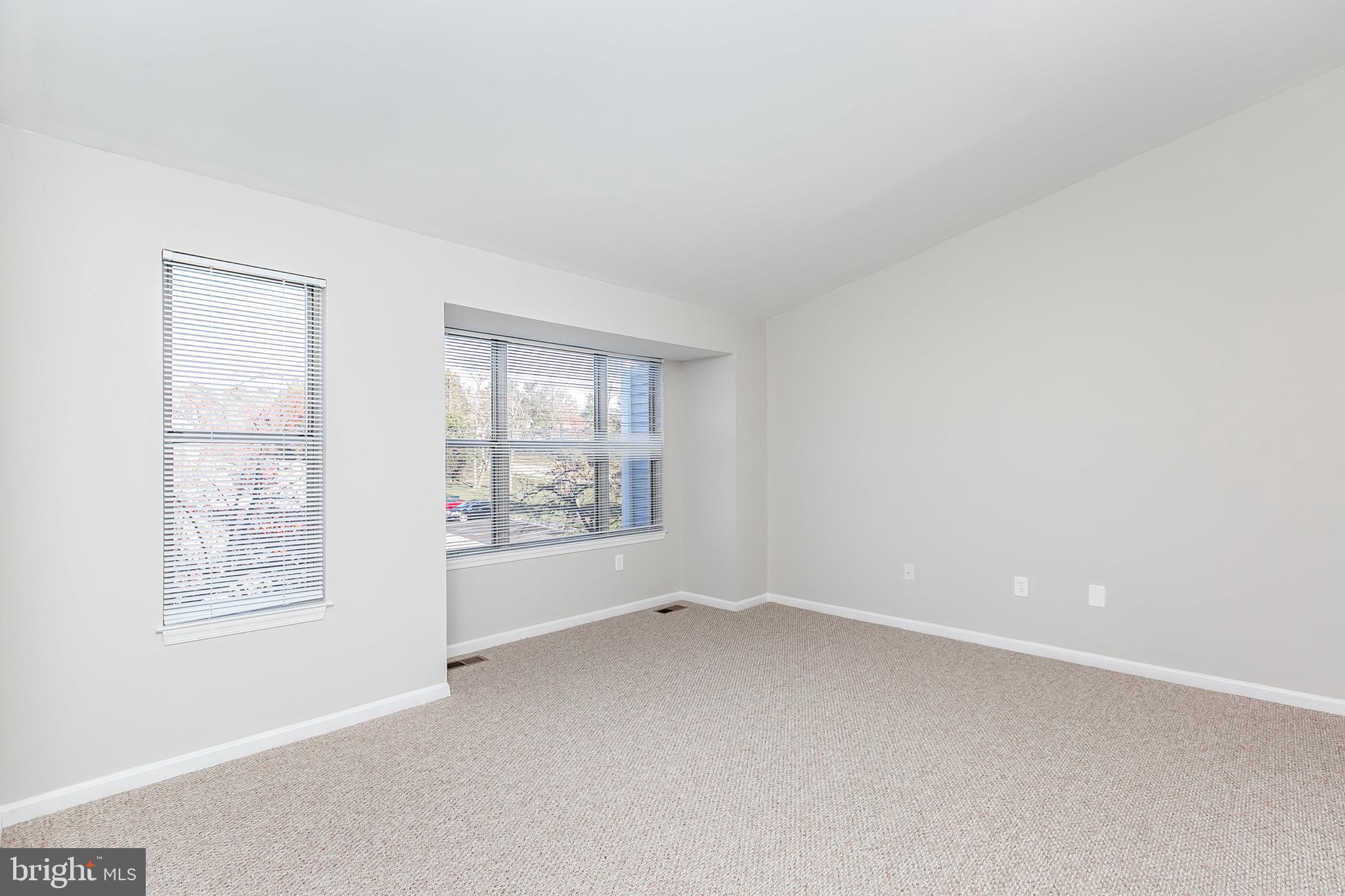 RIVERCHASE - Residential