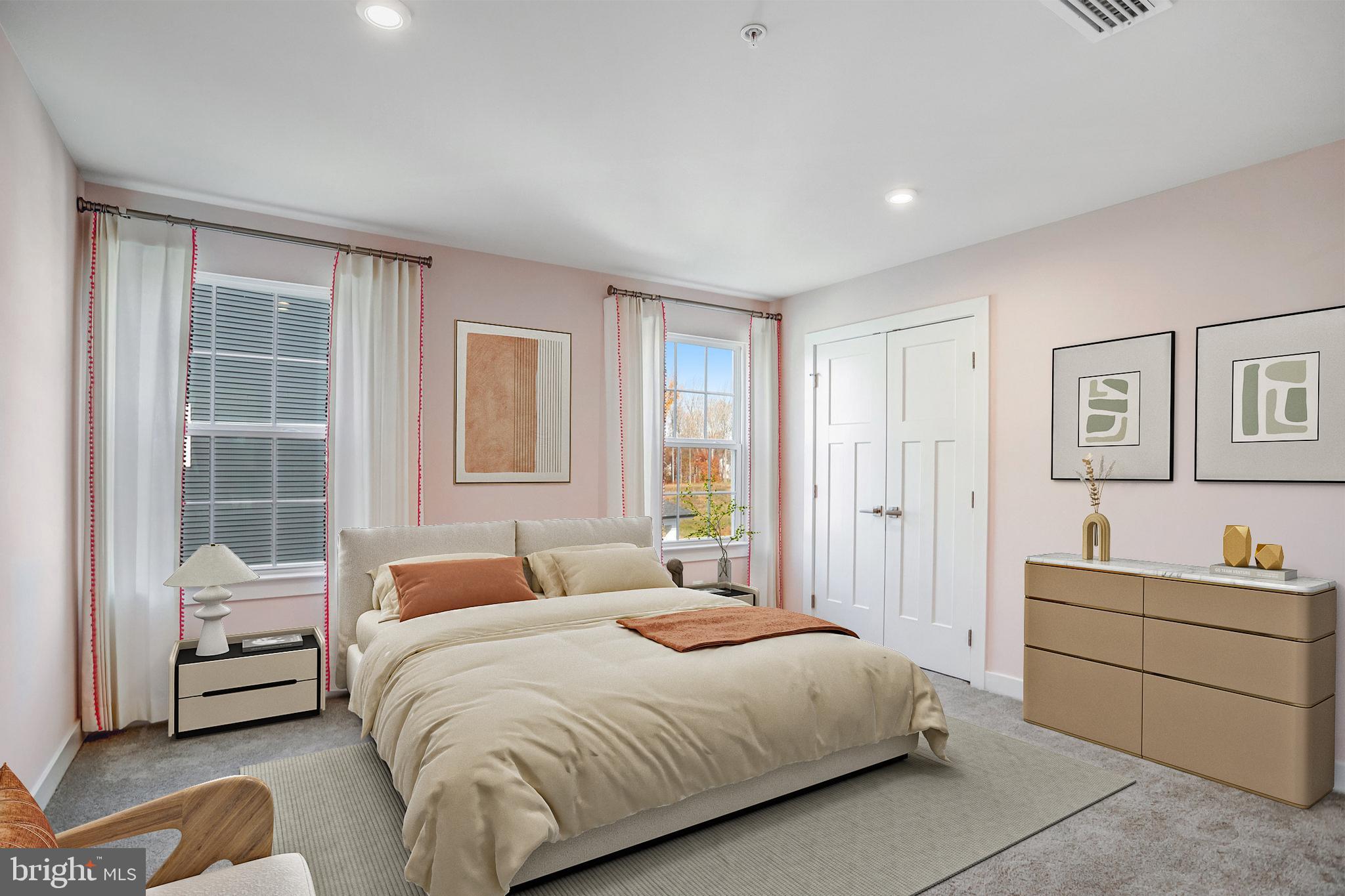 SOUTH LAKE - Residential