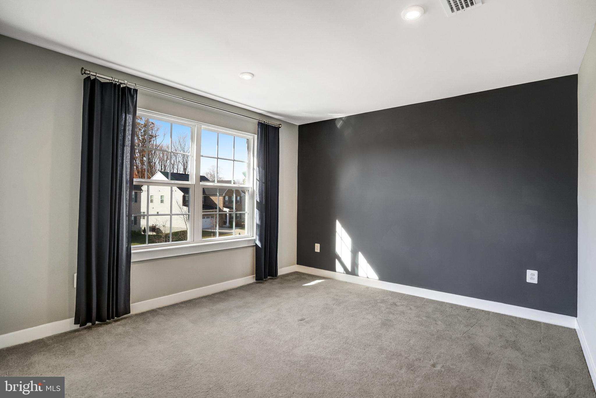 SOUTH LAKE - Residential