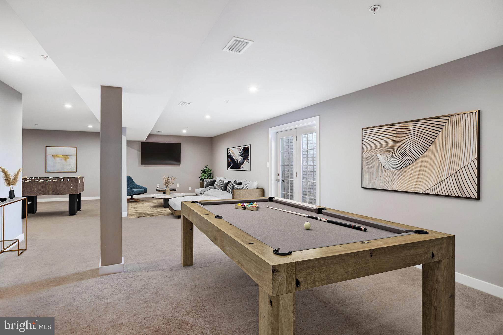 SOUTH LAKE - Residential