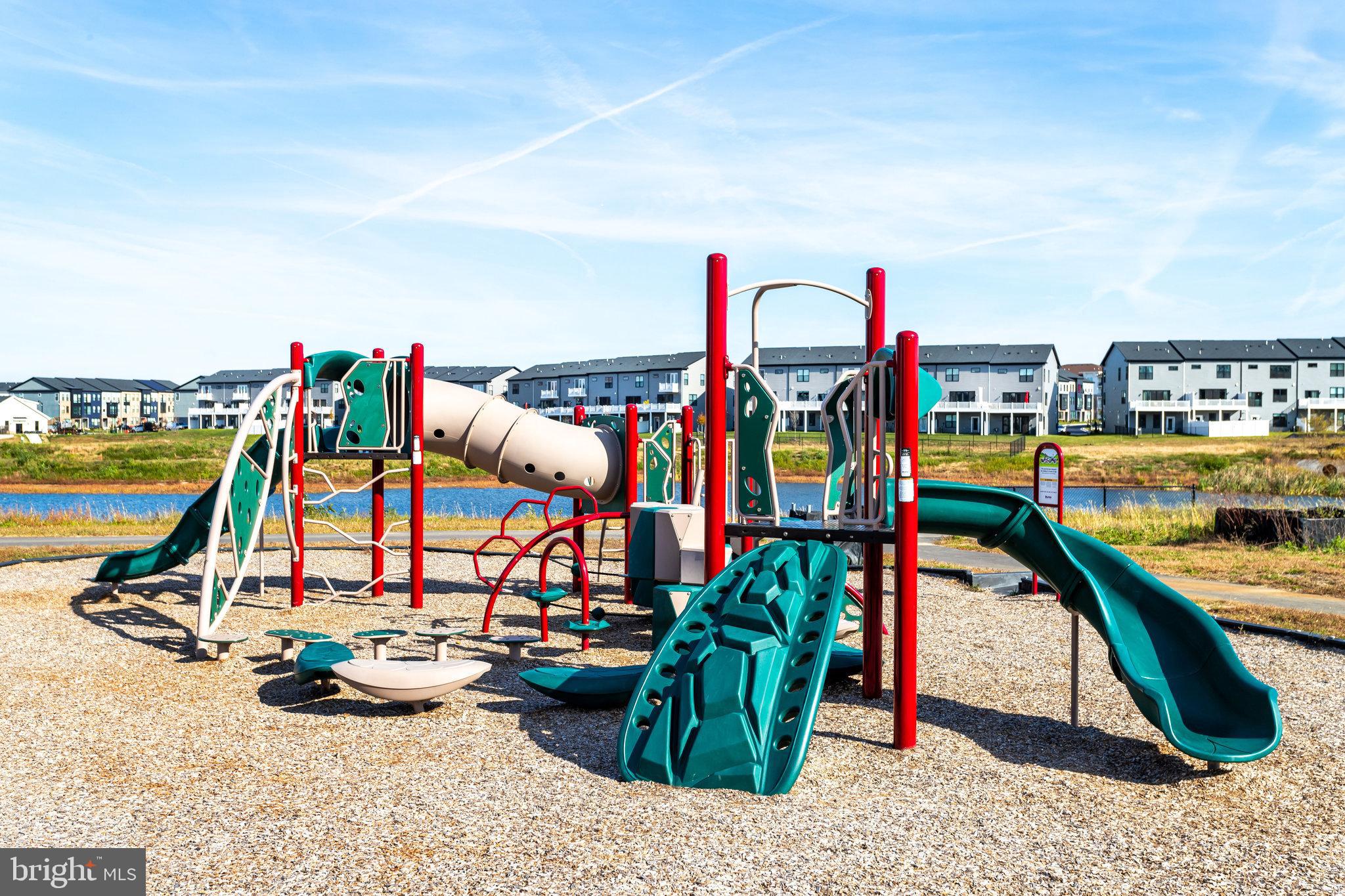 SOUTH LAKE - Residential