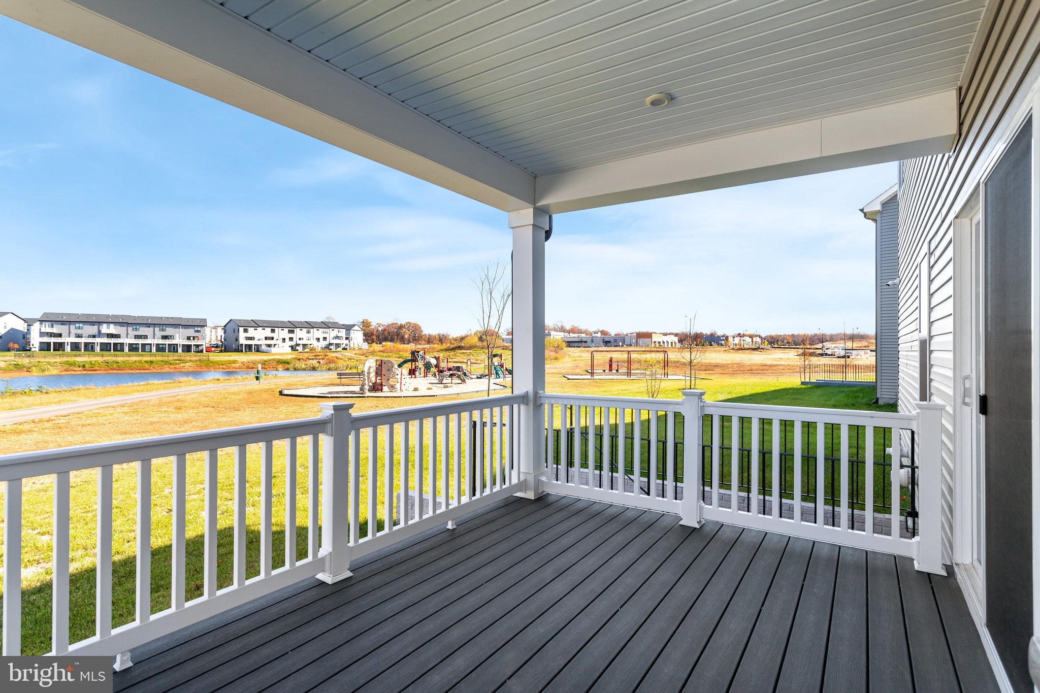 SOUTH LAKE - Residential