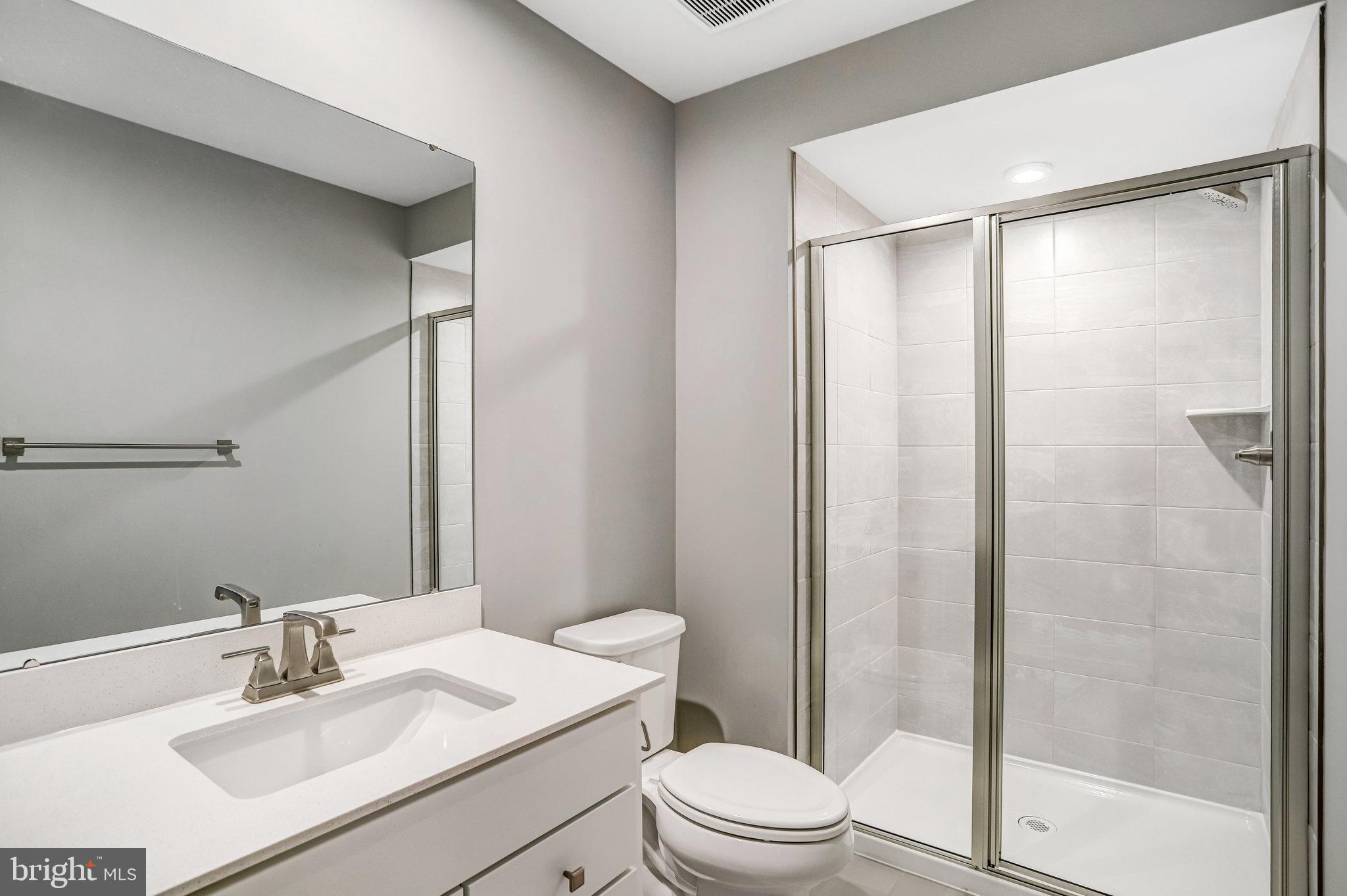 SOUTH LAKE - Residential