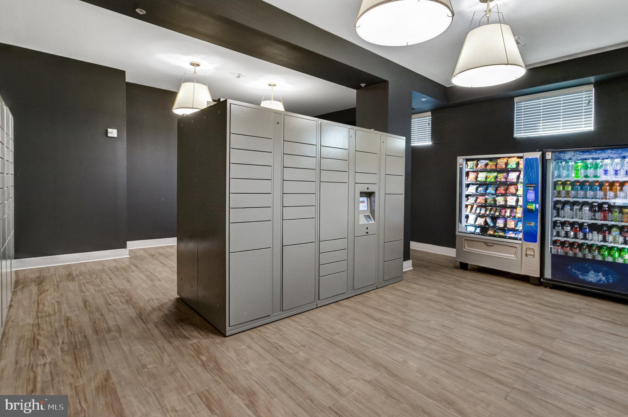 SOUTH LAKE - Residential