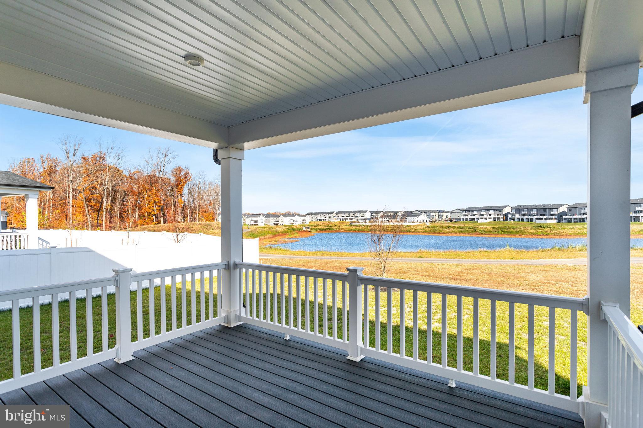 SOUTH LAKE - Residential