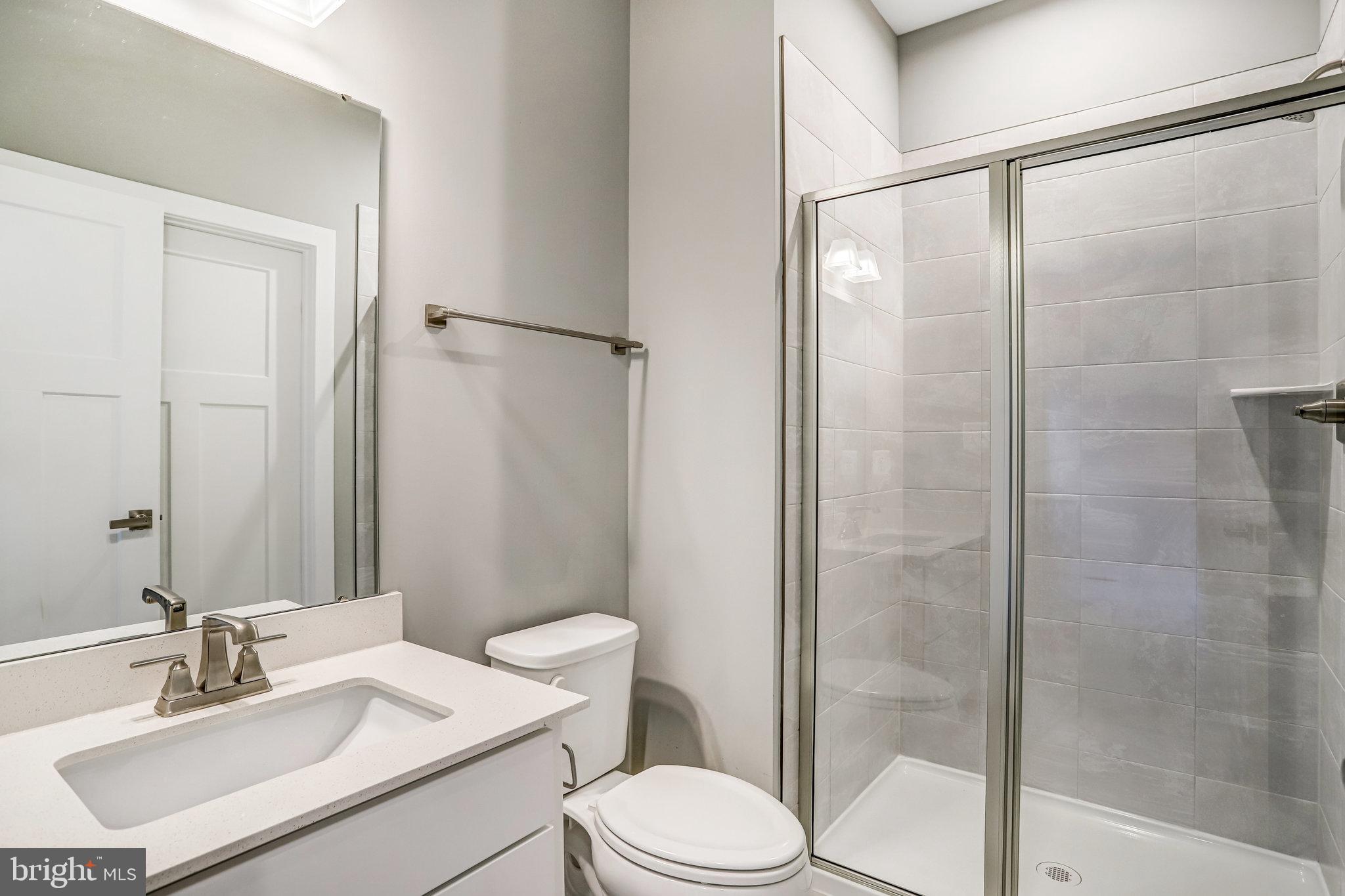 SOUTH LAKE - Residential