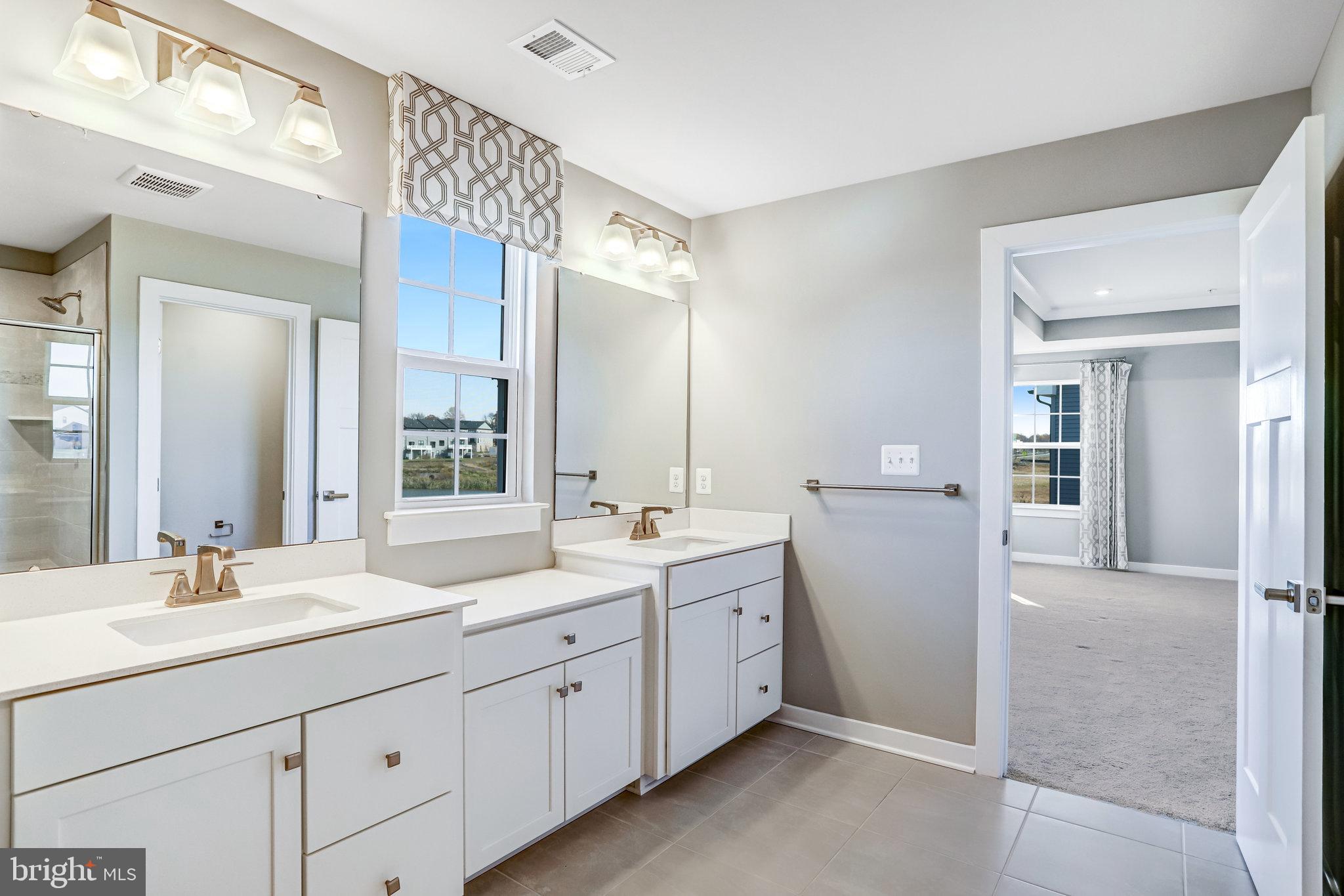 SOUTH LAKE - Residential