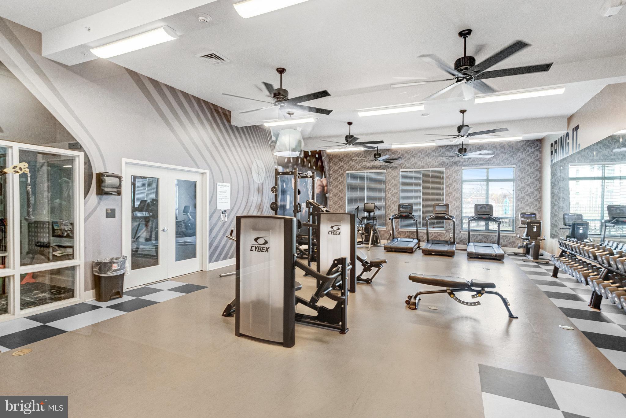 SOUTH LAKE - Residential