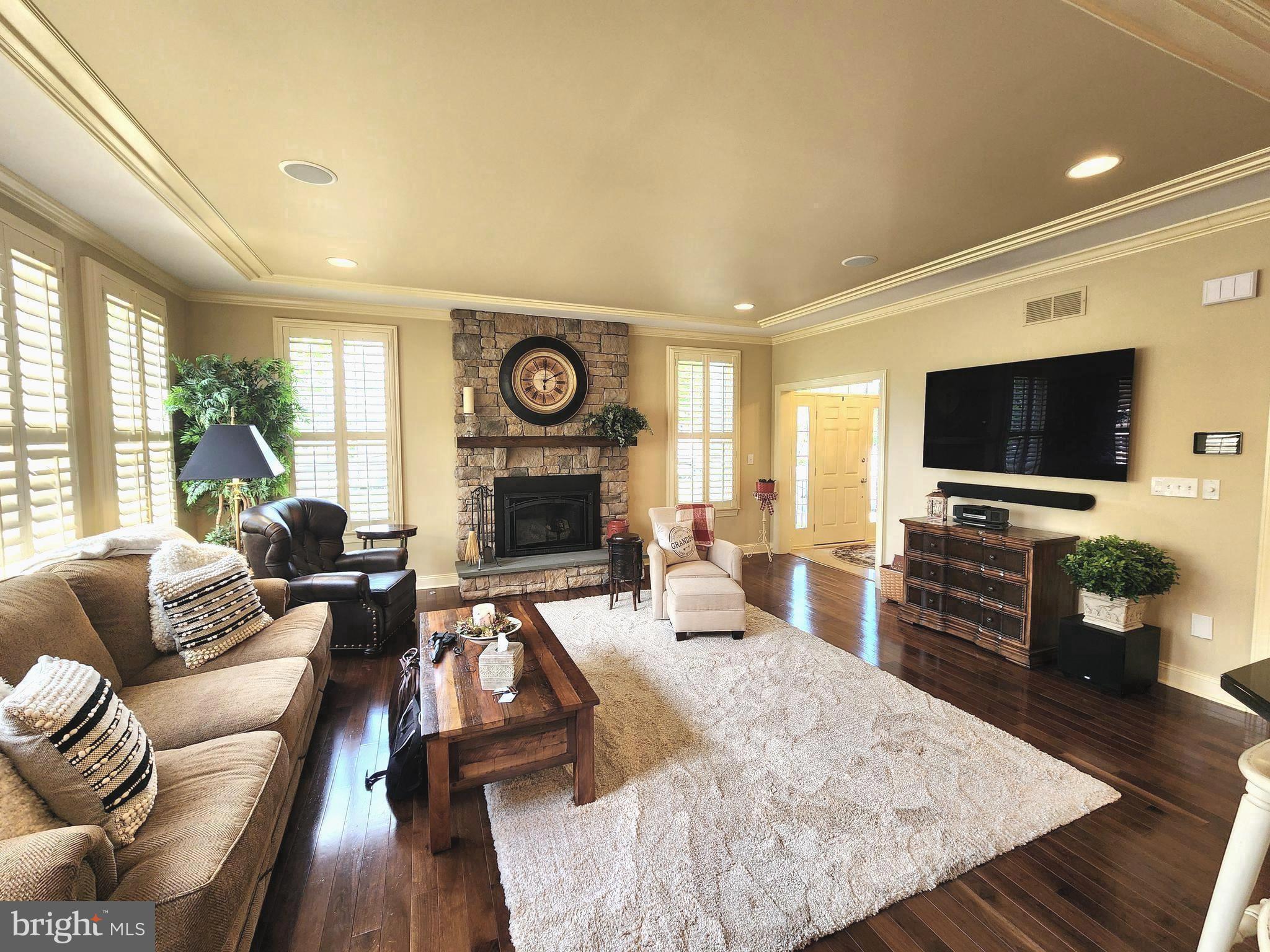 NEWTOWN WALK - Residential