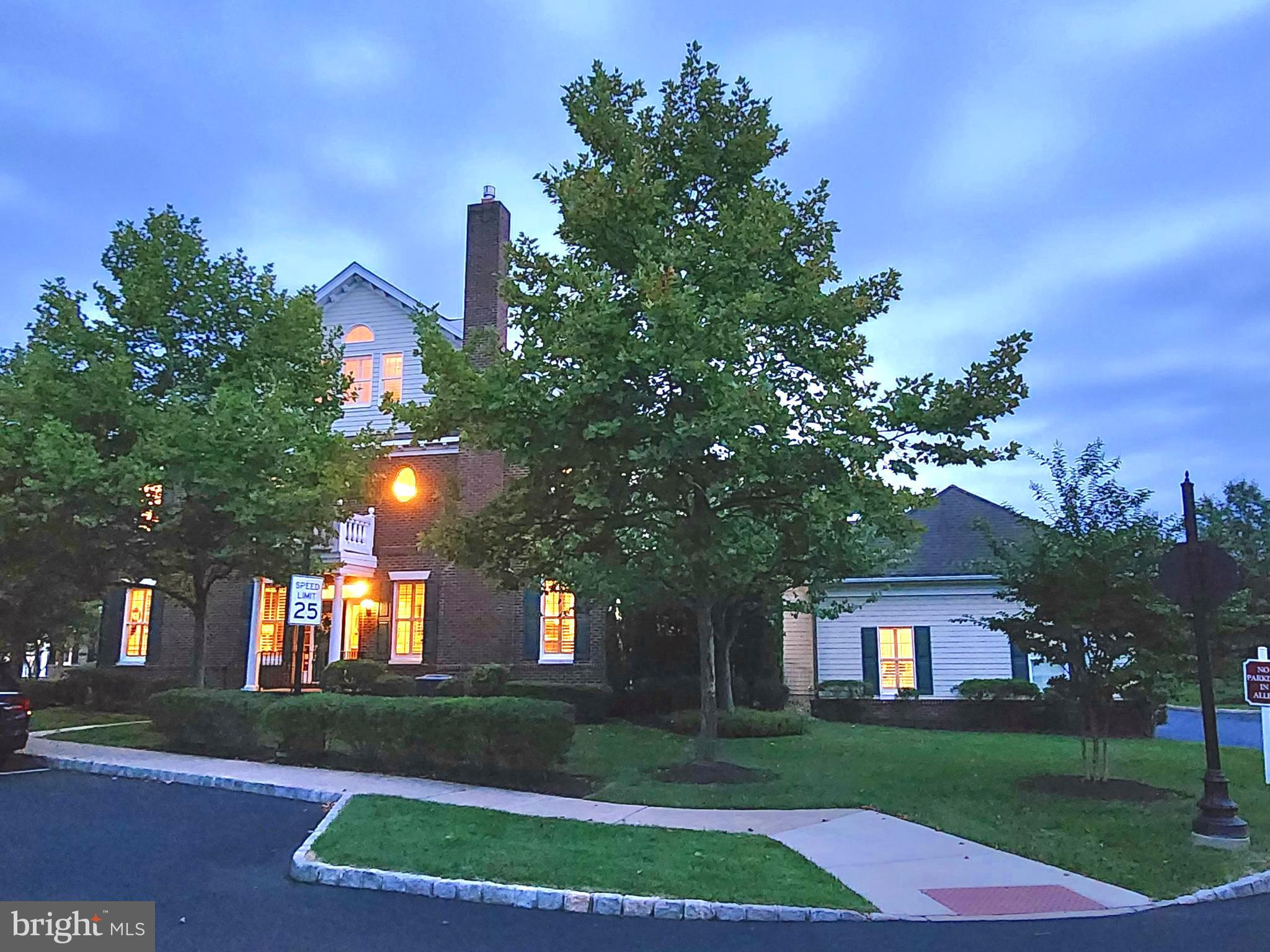 NEWTOWN WALK - Residential