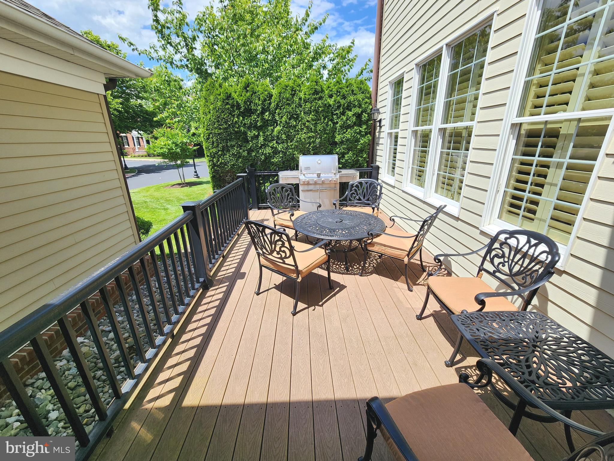 NEWTOWN WALK - Residential