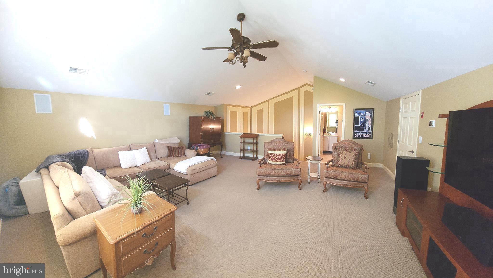 NEWTOWN WALK - Residential