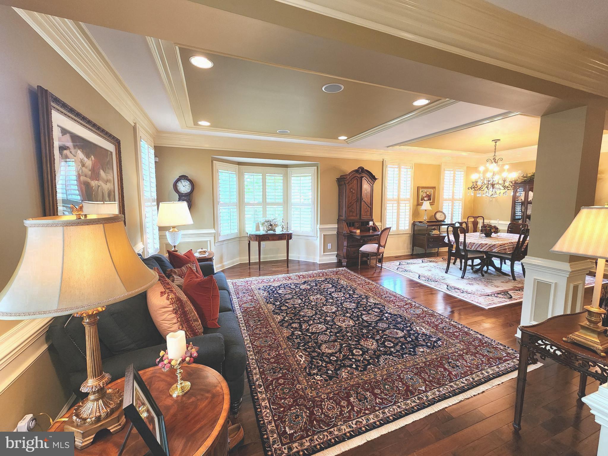 NEWTOWN WALK - Residential