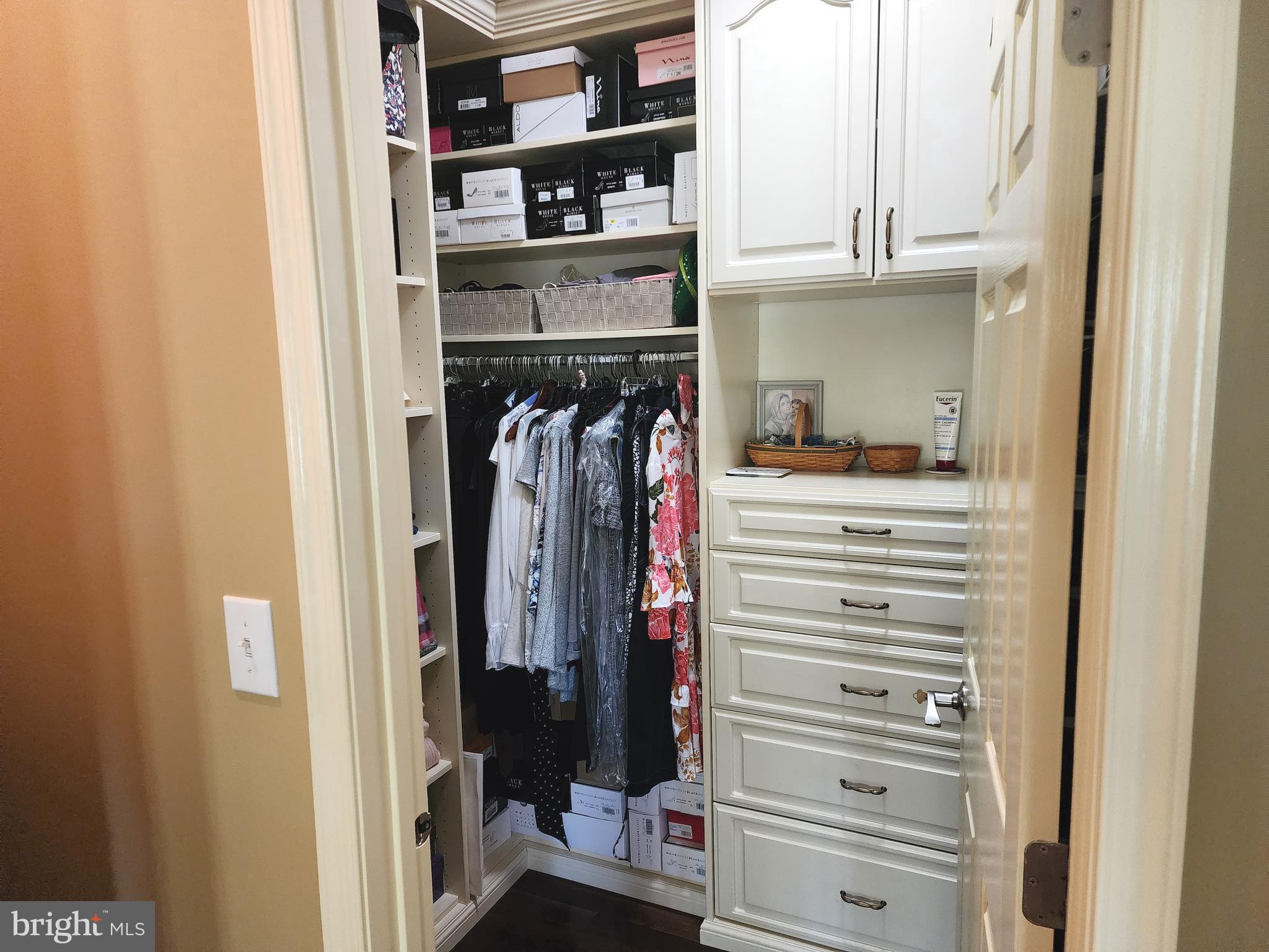 NEWTOWN WALK - Residential