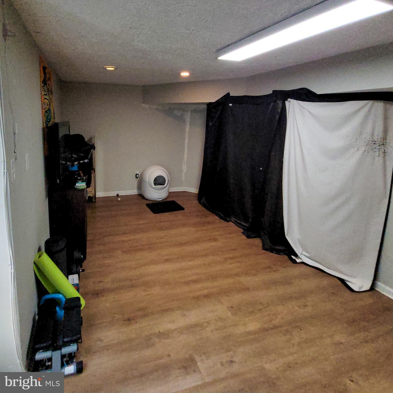 HARFORD SQUARE - Residential