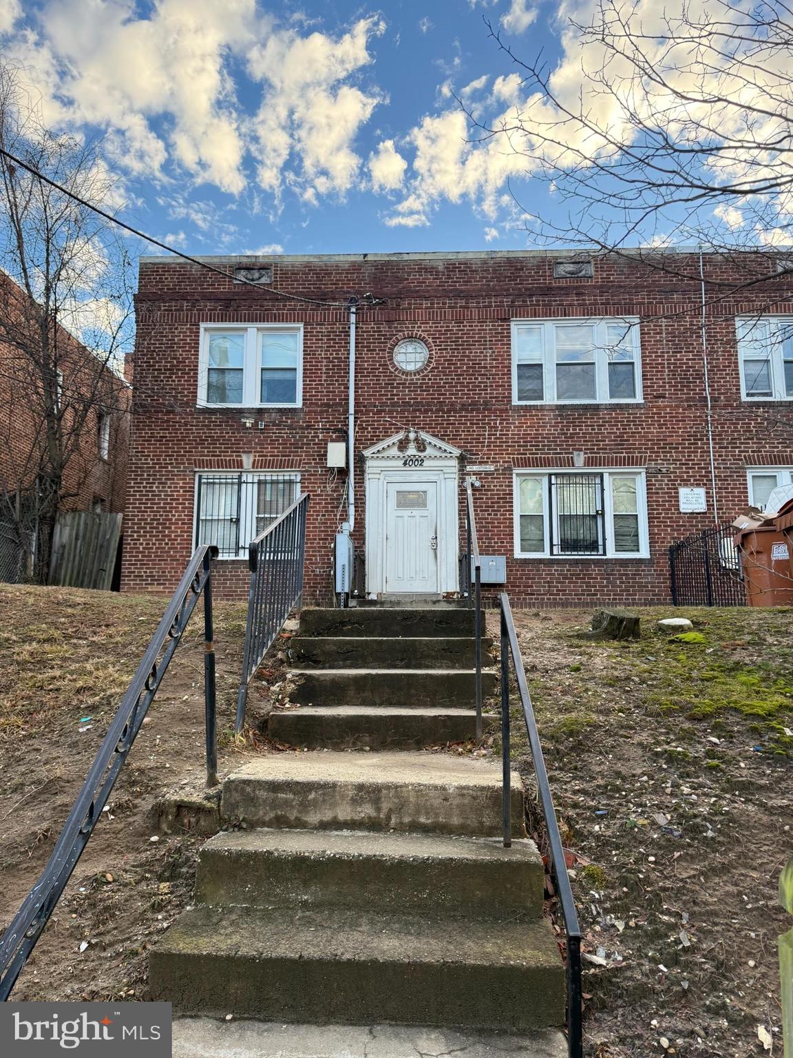 4002 S CAPITOL STREET SE