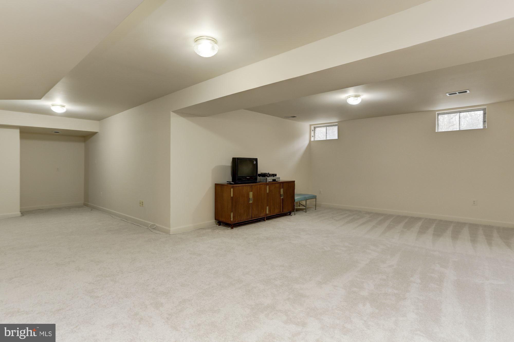 ALLNUTT FARMS ESTATES - Residential