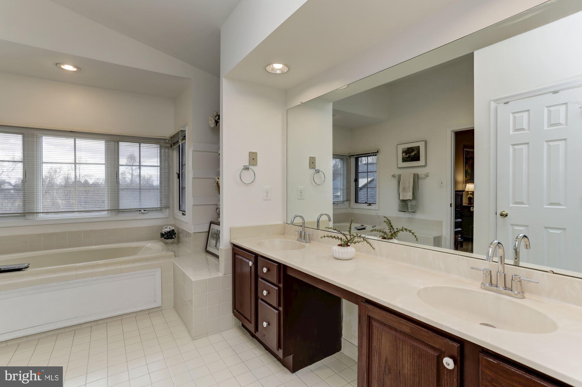 ALLNUTT FARMS ESTATES - Residential