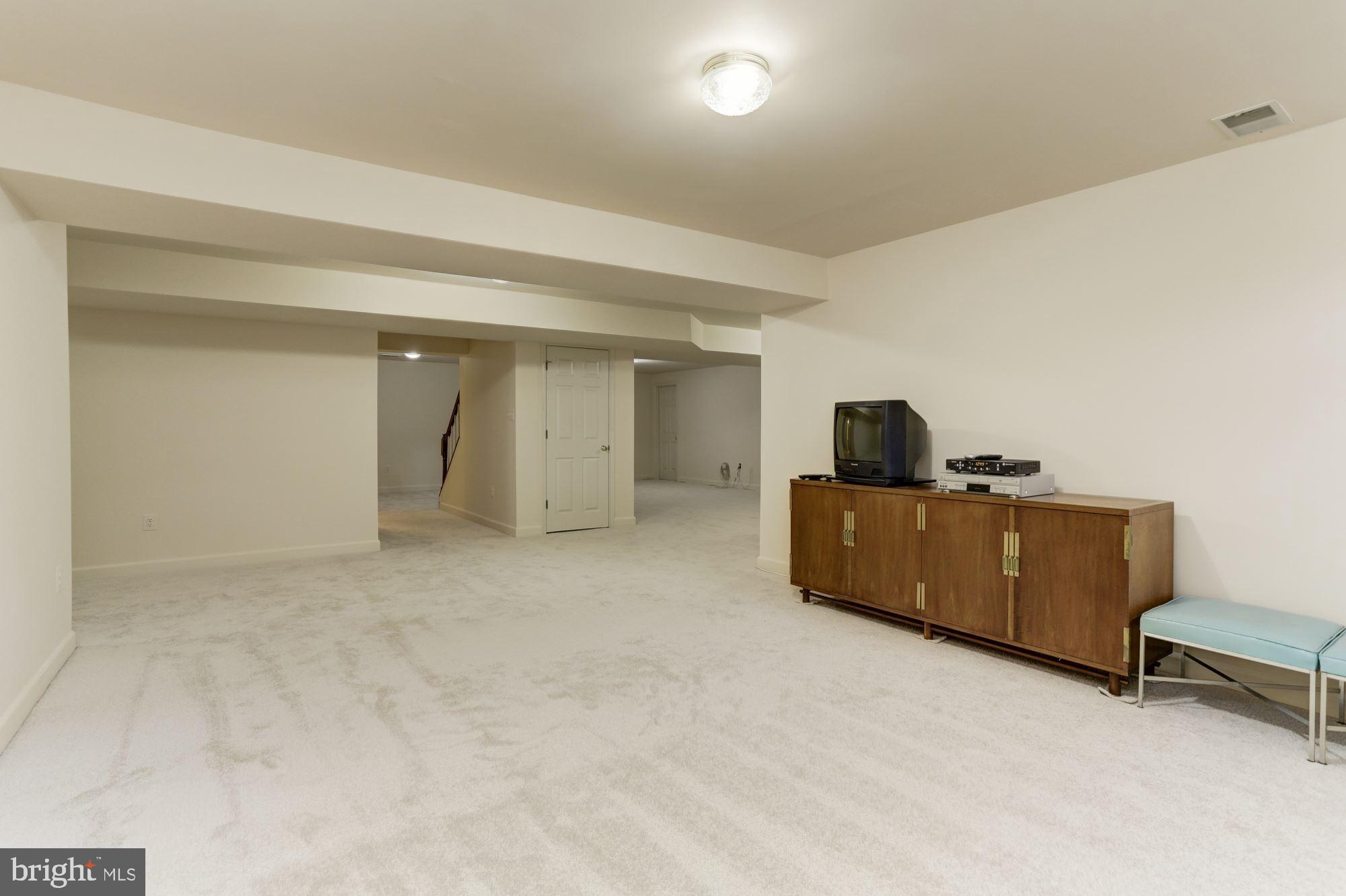 ALLNUTT FARMS ESTATES - Residential