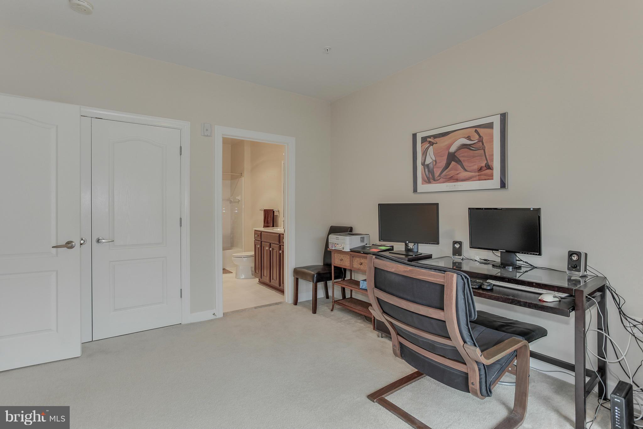 CAMERON STATION - Residential